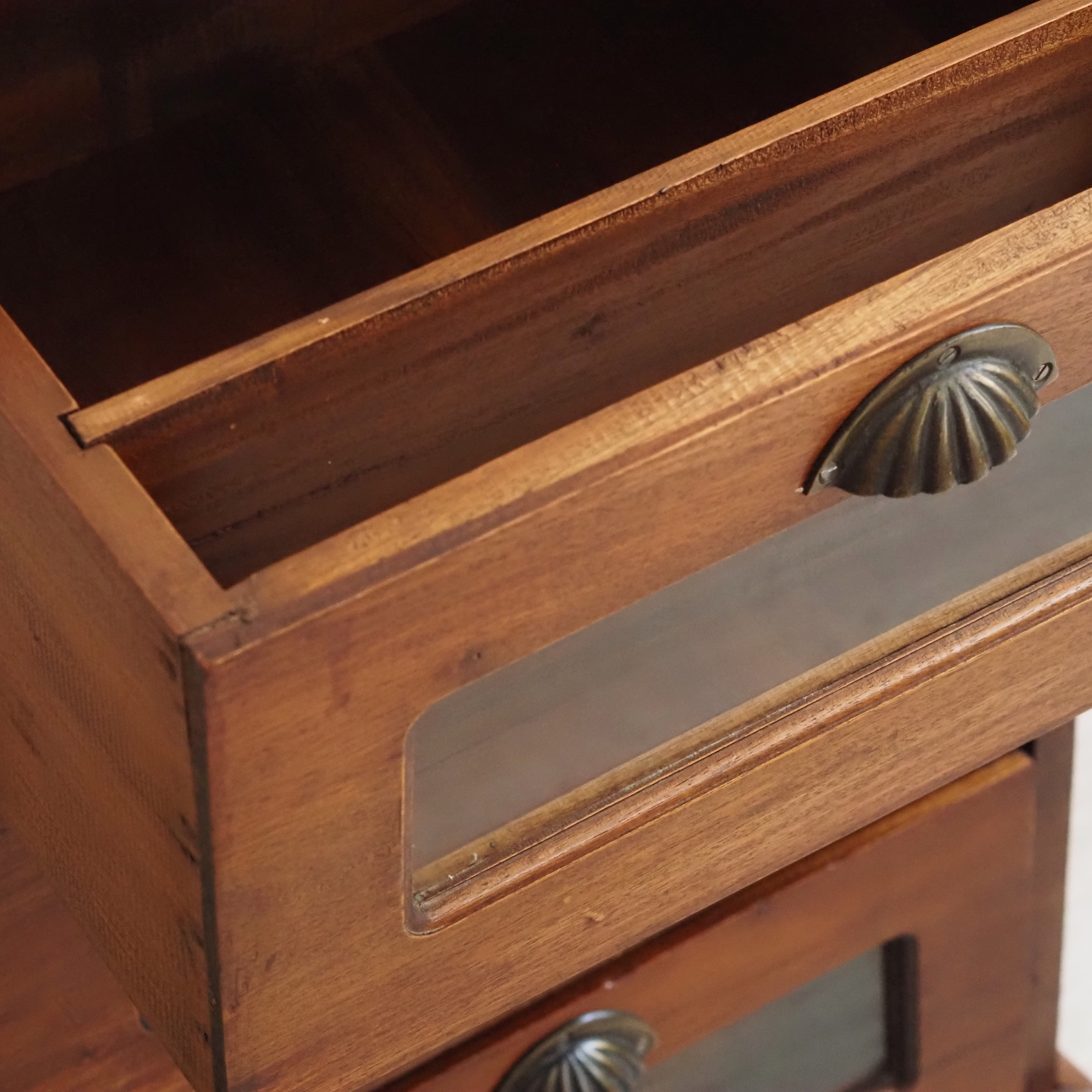 Krämerschrank Eiche mit Klappschüben, um 1900