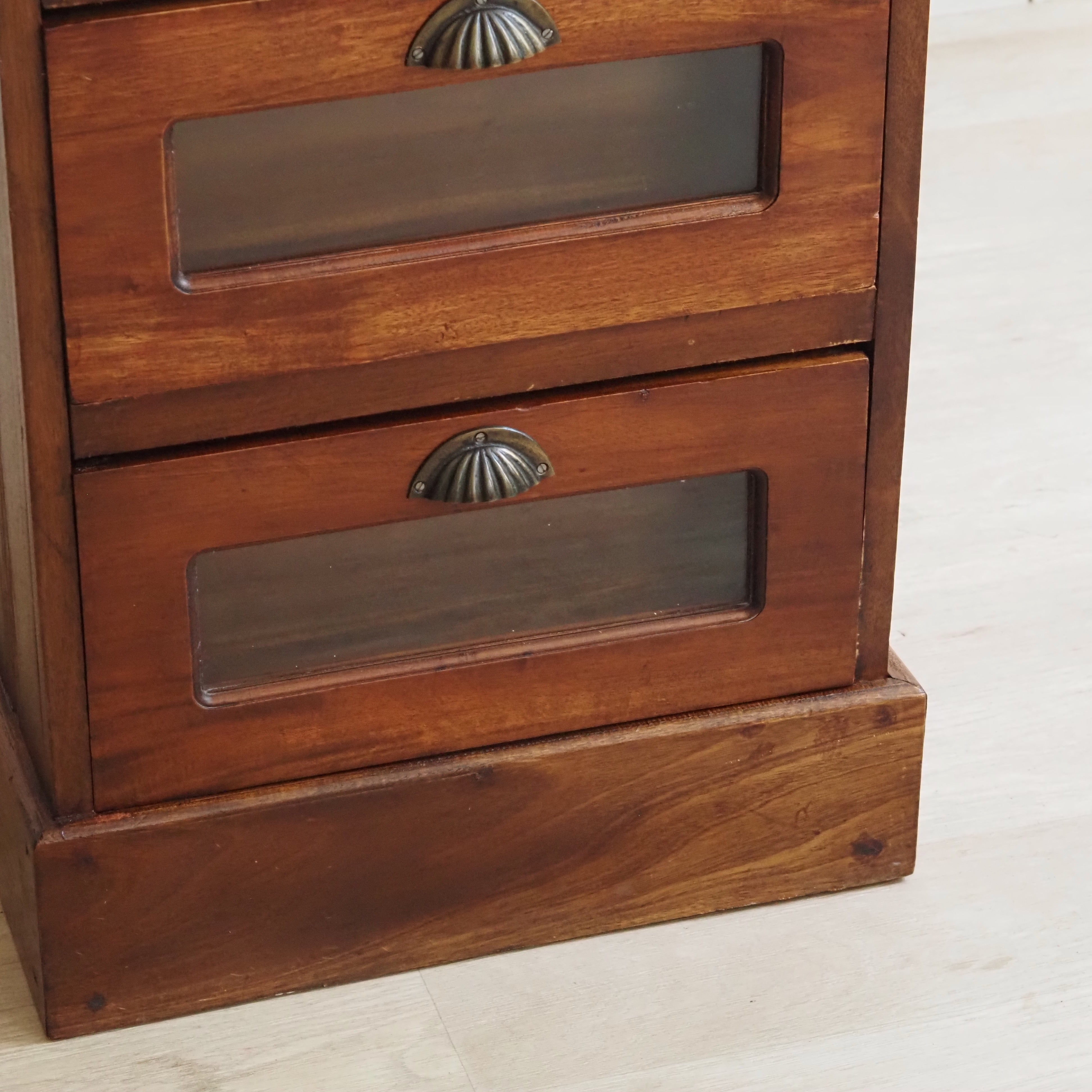 Krämerschrank Eiche mit Klappschüben, um 1900