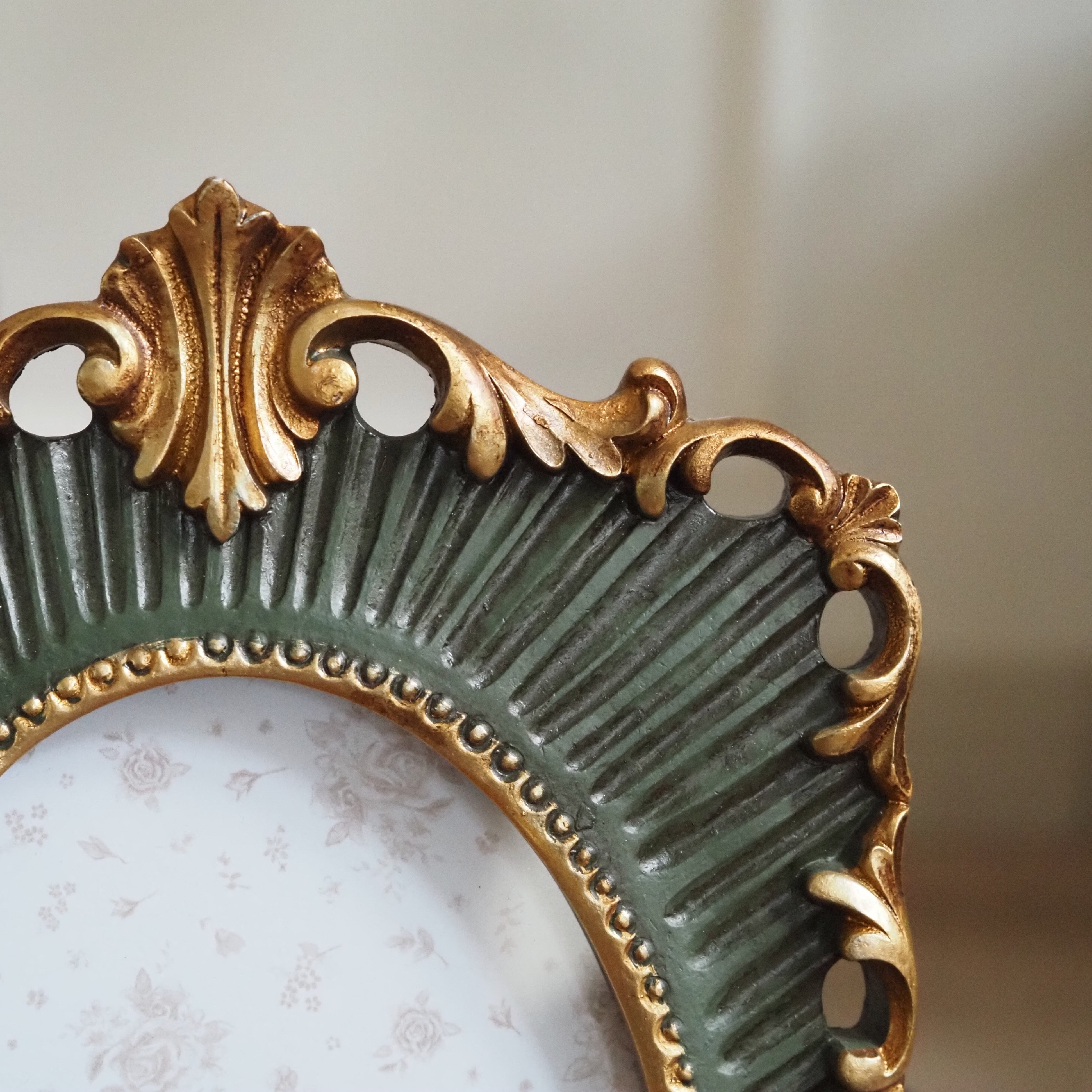 Ornamentierter Bilderrahmen Grün-Gold · historisierende Rahmenform · Varianten S–M