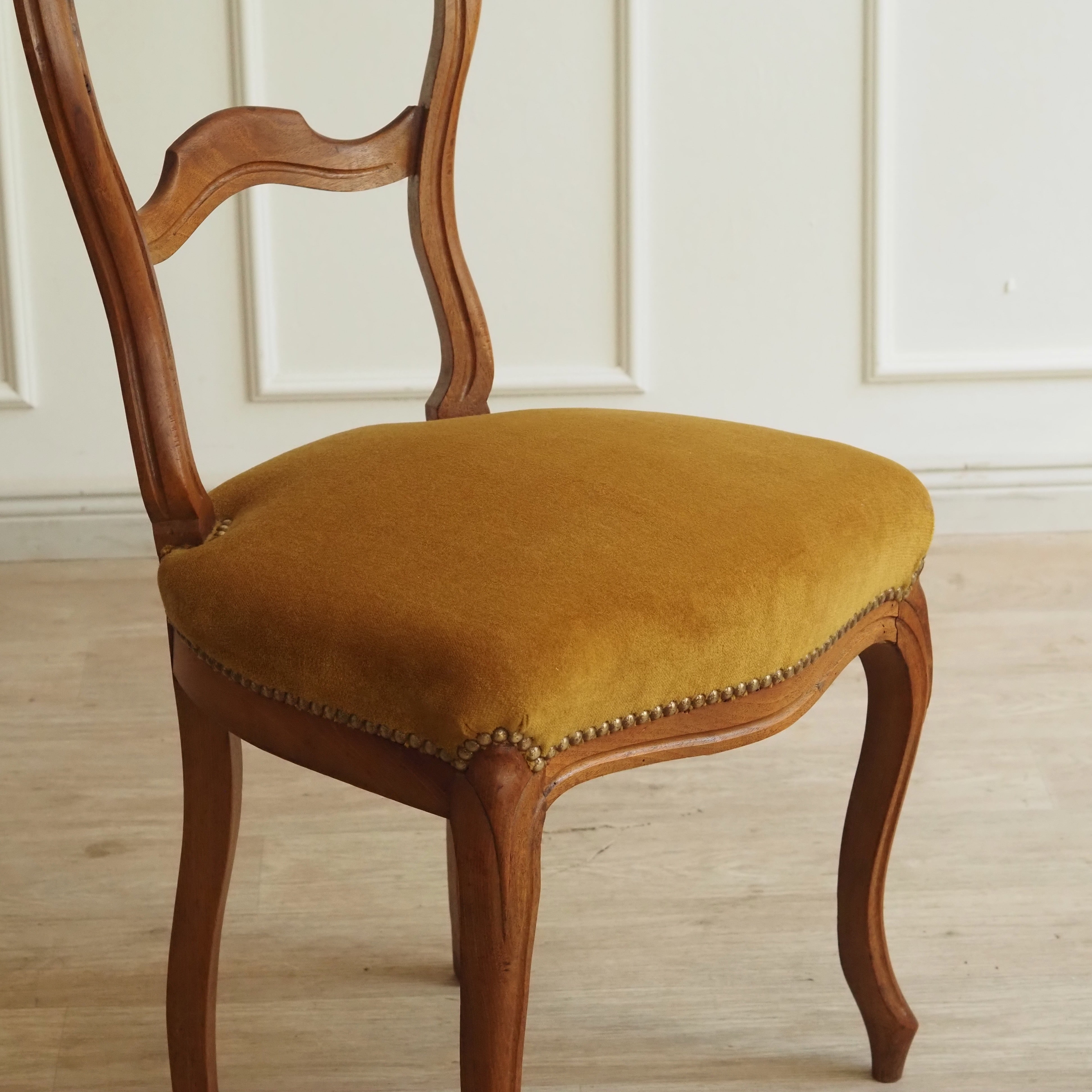 Polsterstuhl im Louis-Philippe-Stil – gelber Samt, um 1900