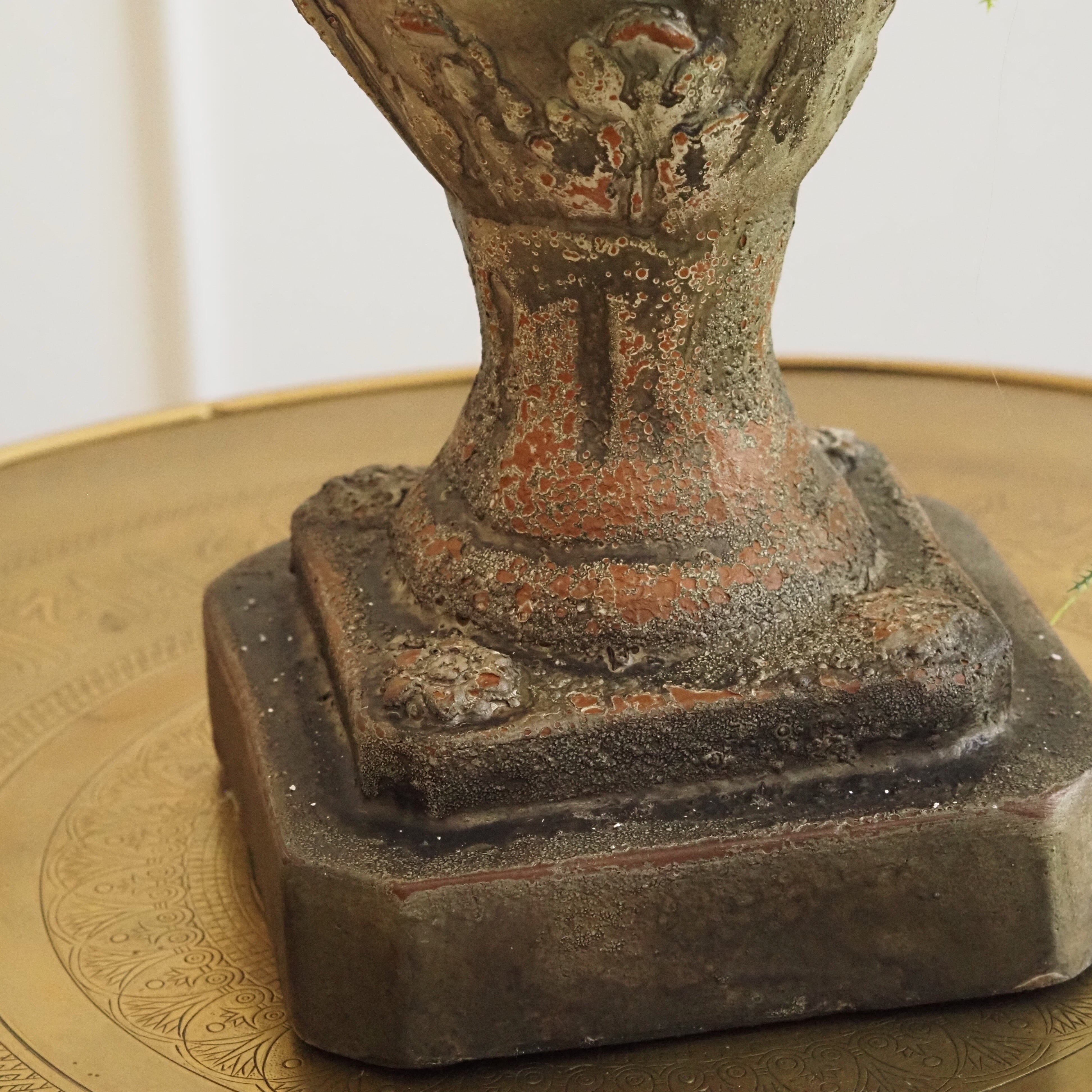 Amphoren-Vase Grün Terrakotta · Keramik mit Reliefdekor, angelehnt an den Klassizismus