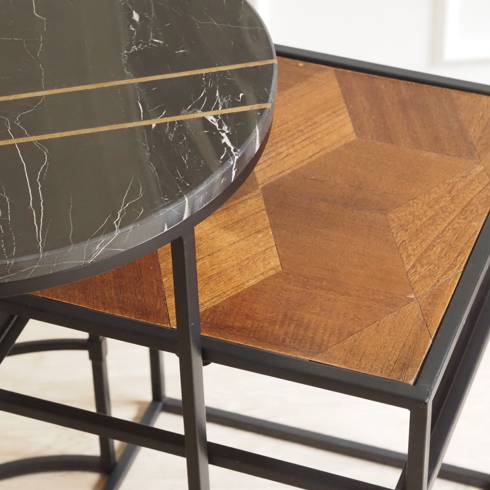 Modernes Beistelltisch Set aus Metall, Marmor und Holz - Sofa-, Couchtische