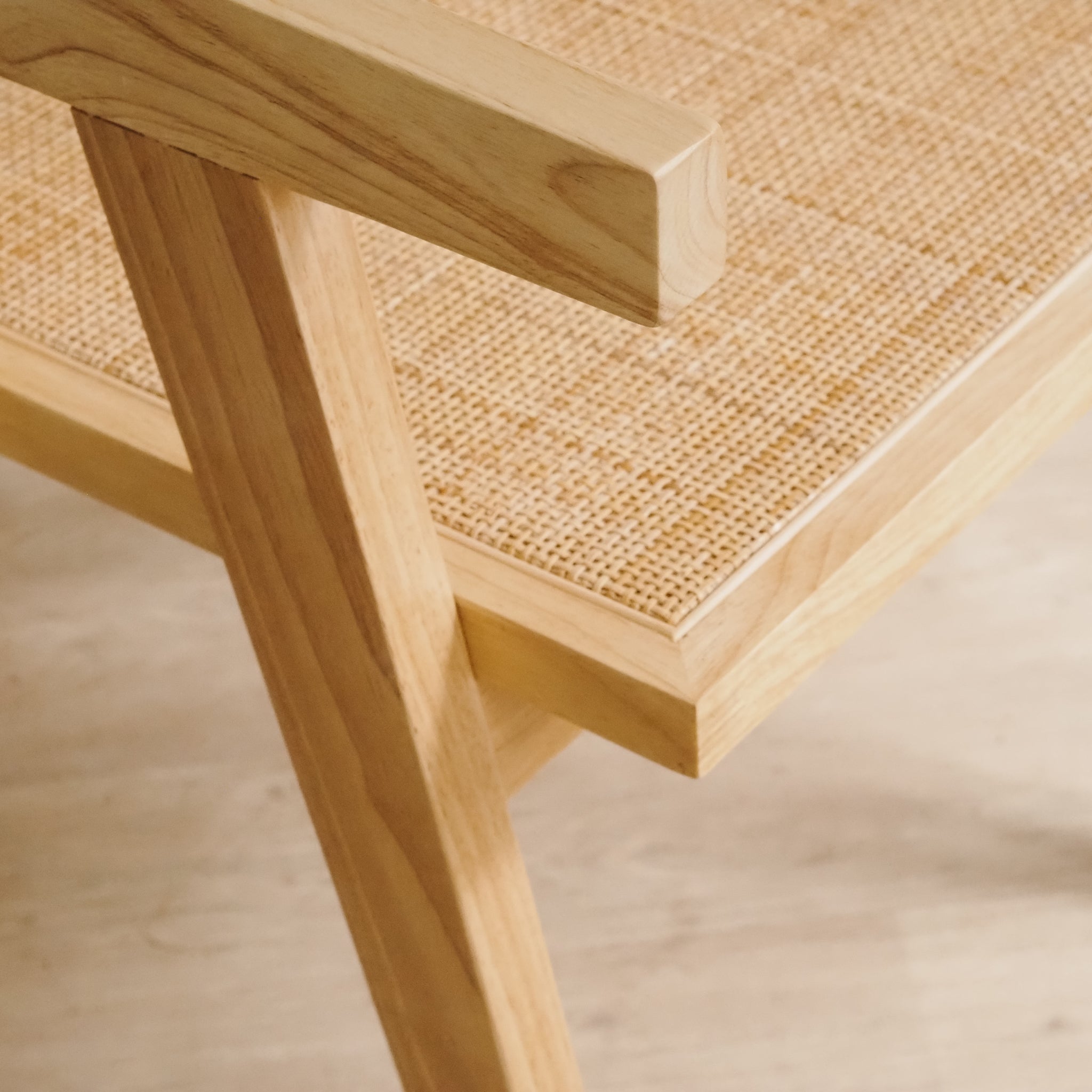 Design Armlehnstuhl mit Geflecht - Esszimmerstuhl Rattan