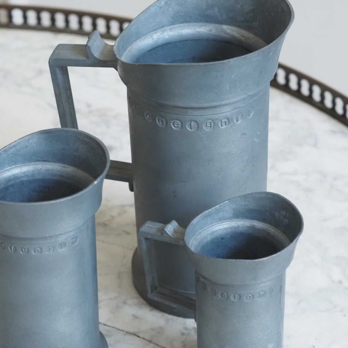 Henkelkrüge 3er-Set · Zinnfarben, traditionelle Landhausform