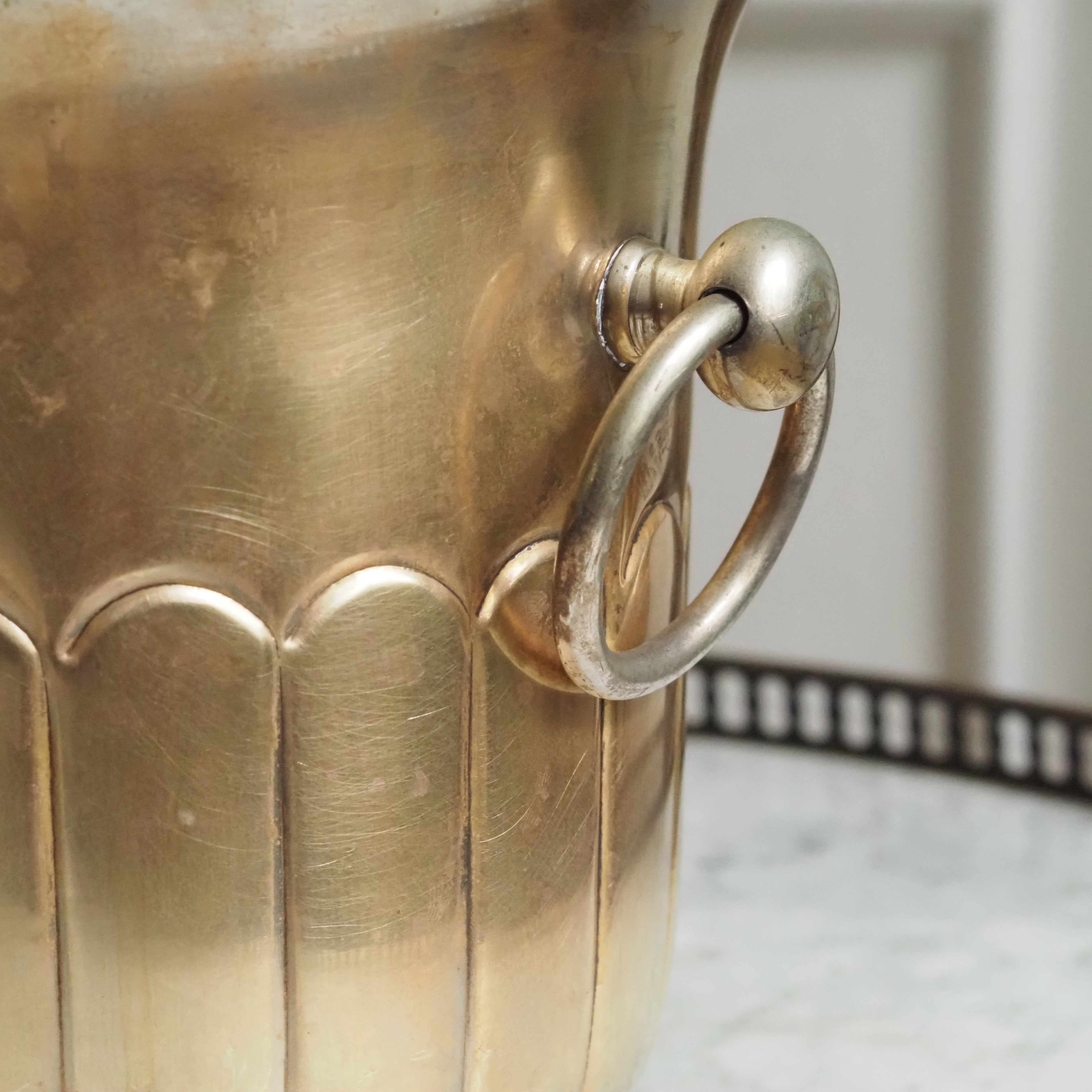 Champagnerkühler Metall · historisches Tischgefäß · versilbert (abgetragen)