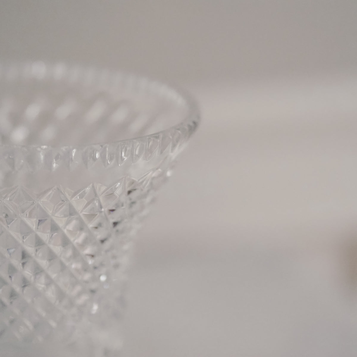 Kristallvase klar Distelform · Rautenschliff, Sternfuß