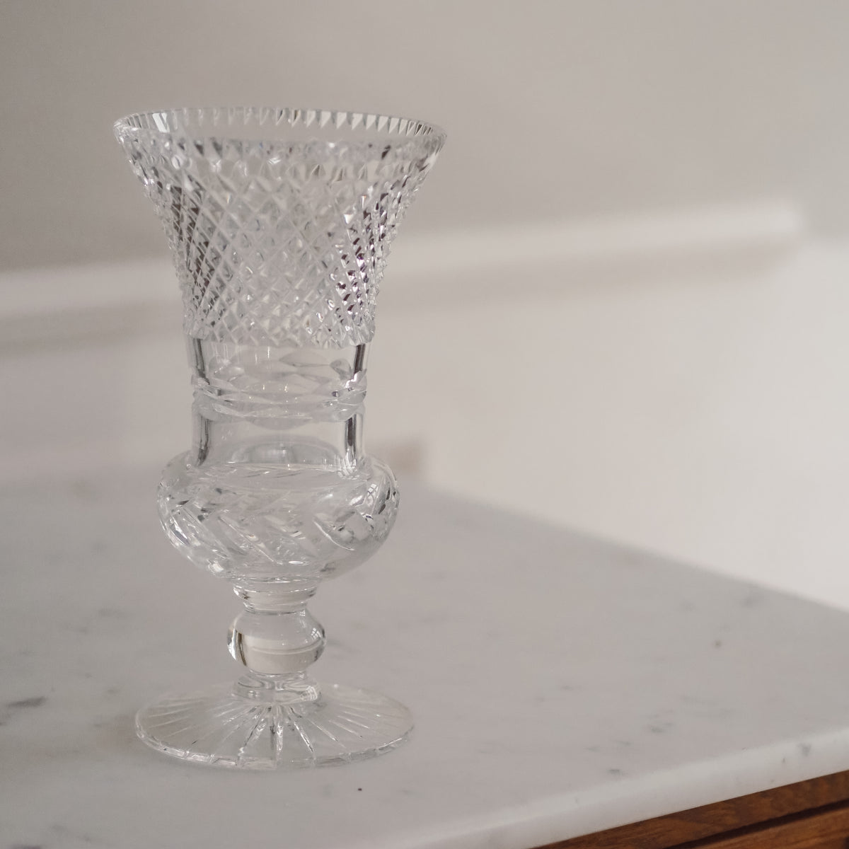 Kristallvase klar Distelform · Rautenschliff, Sternfuß
