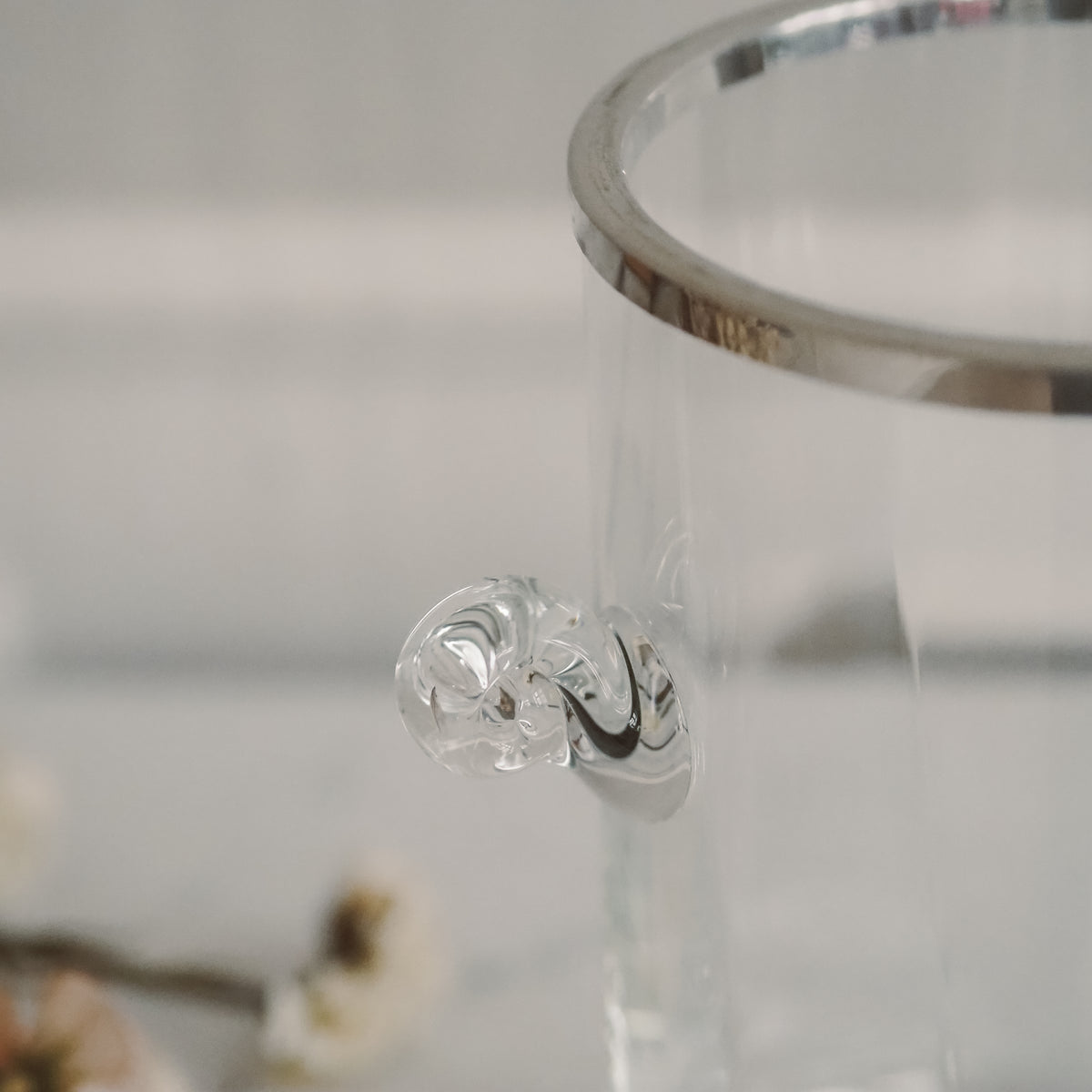 Champagnerkühler · Volutenhenkel, Rand in Silberoptik