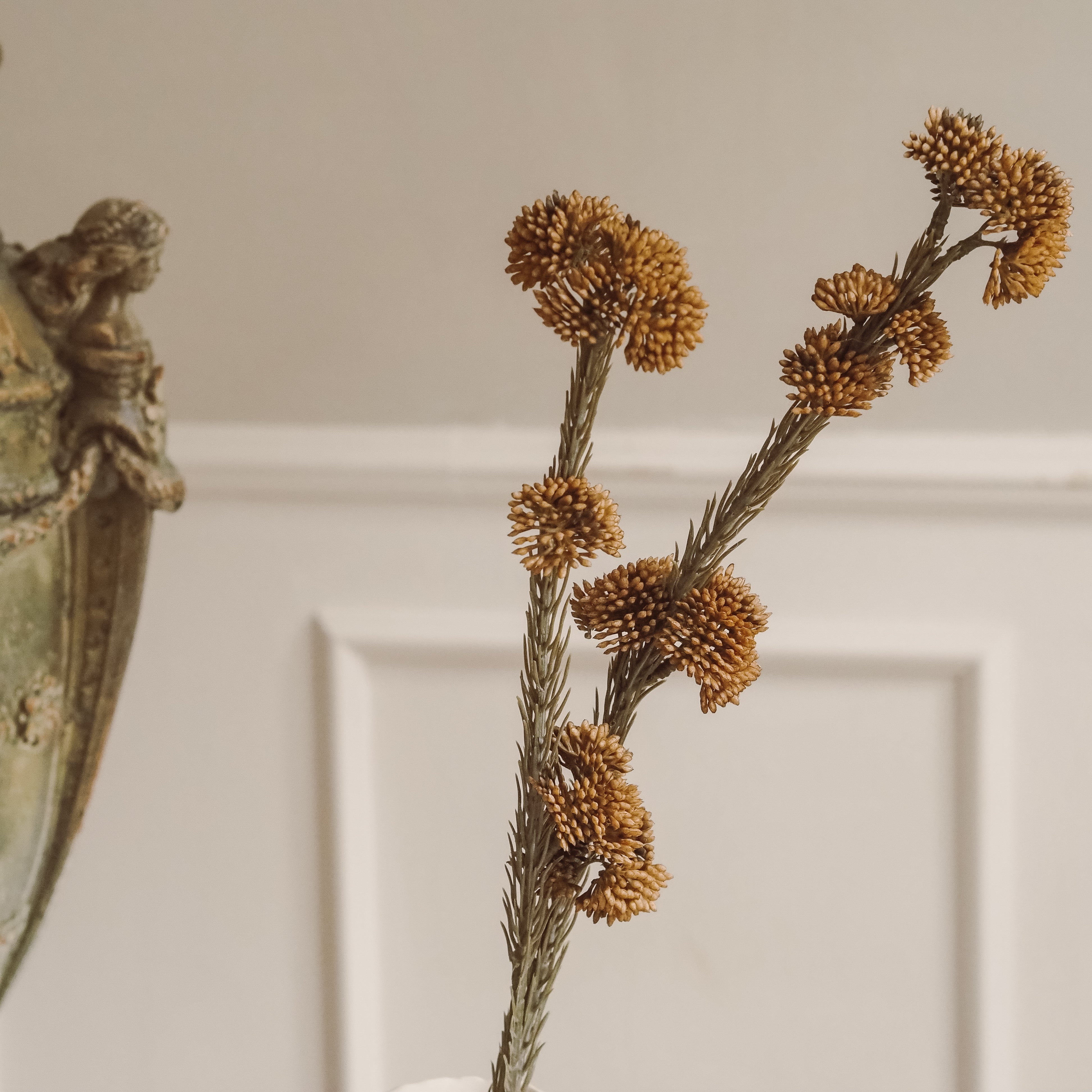 Deko-Zweig Goldbraun · Kugelblüten im Brunia-Stil · 60 cm