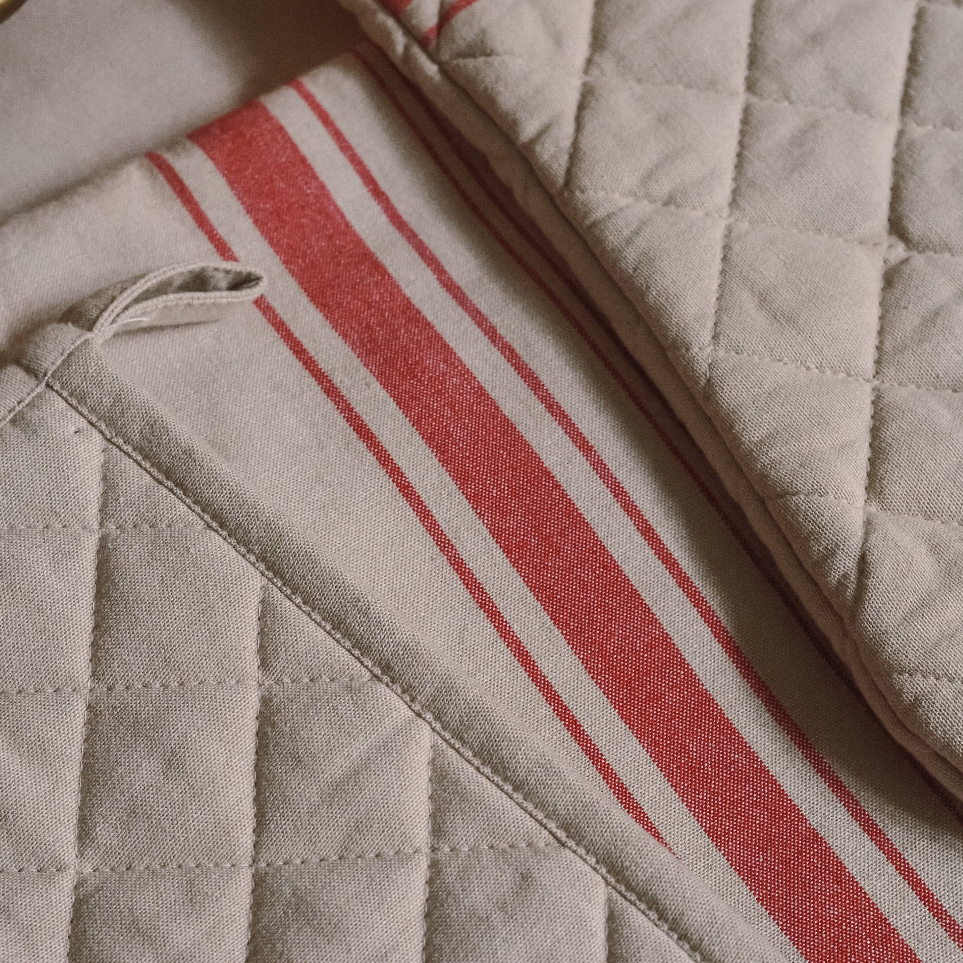 Küchentextil-Set 4-teilig · Baumwolle Naturweiß mit Rotstreifen im französischen Landhausstil