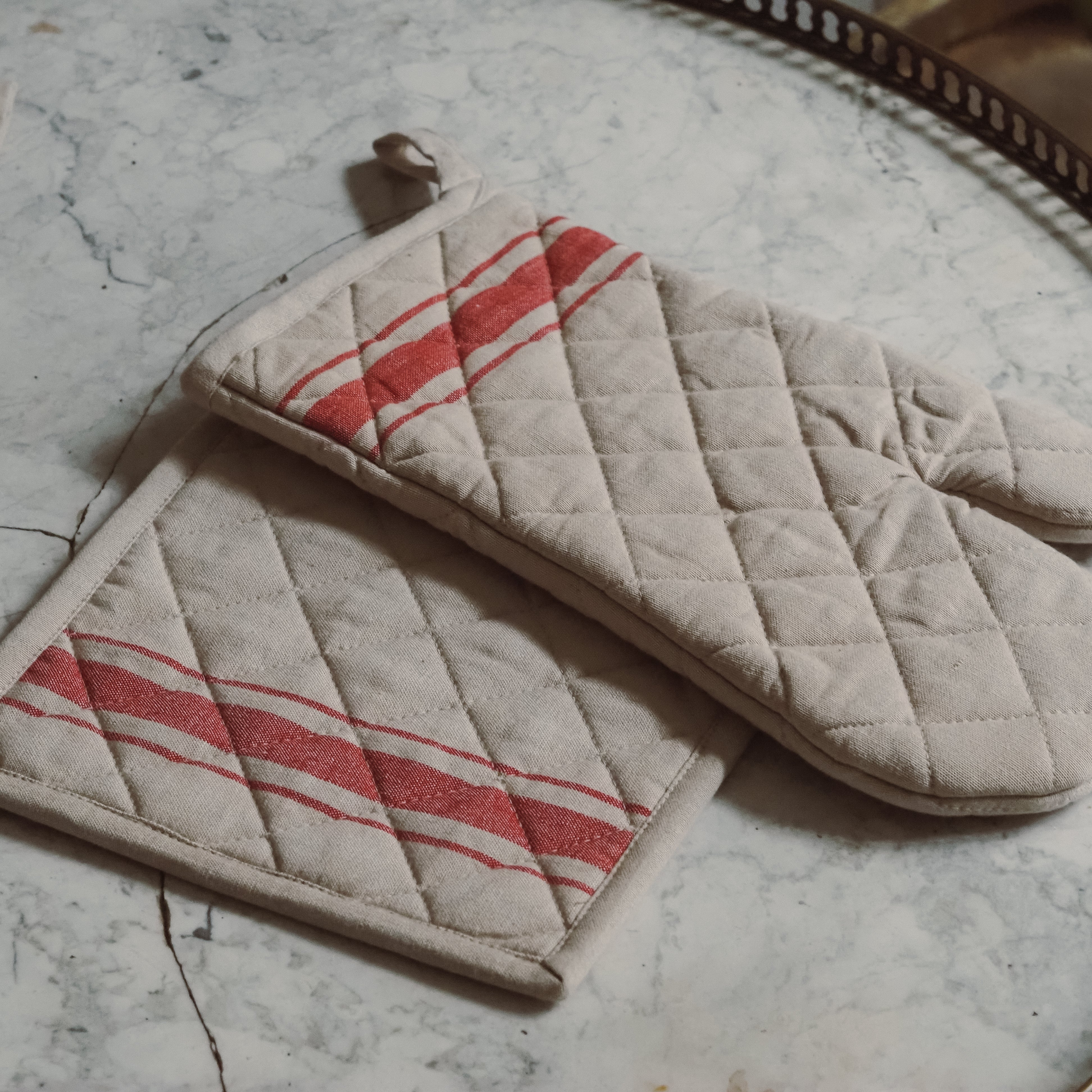 Küchentextil-Set 4-teilig · Baumwolle Naturweiß mit Rotstreifen im französischen Landhausstil