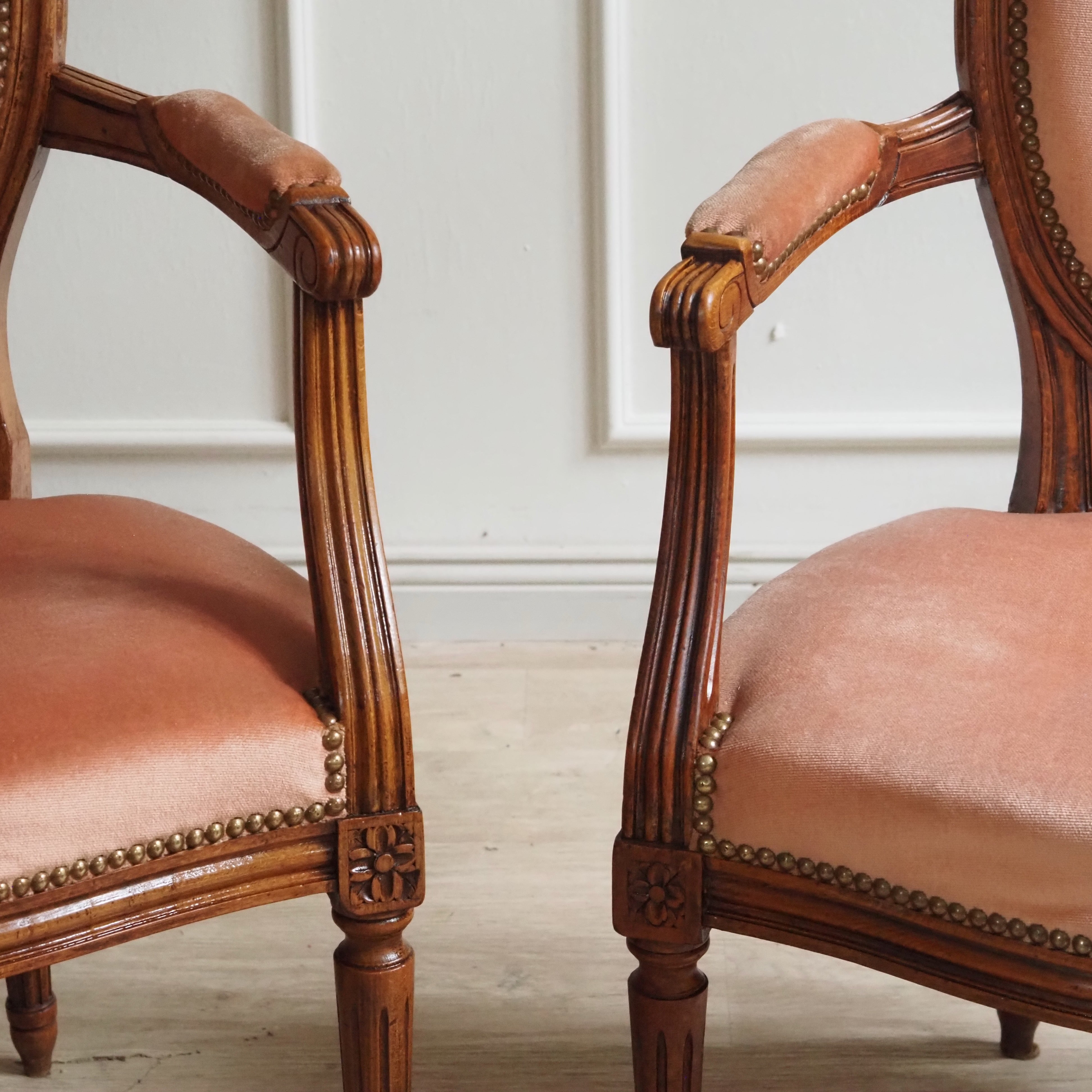 Louis XVI Sessel Paar Fauteuil rosa Samt antik um 1900