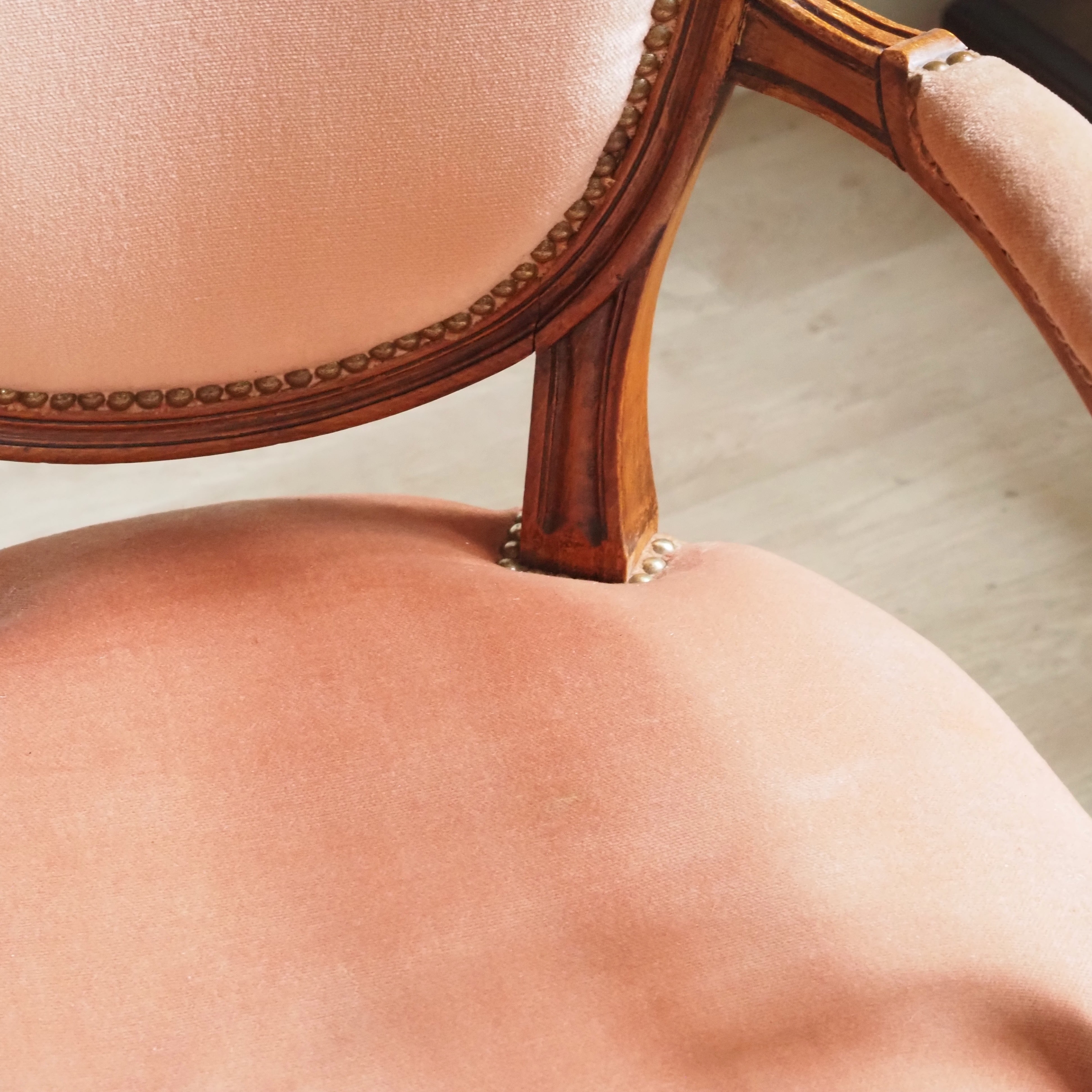 Louis XVI Sessel Paar Fauteuil rosa Samt antik um 1900