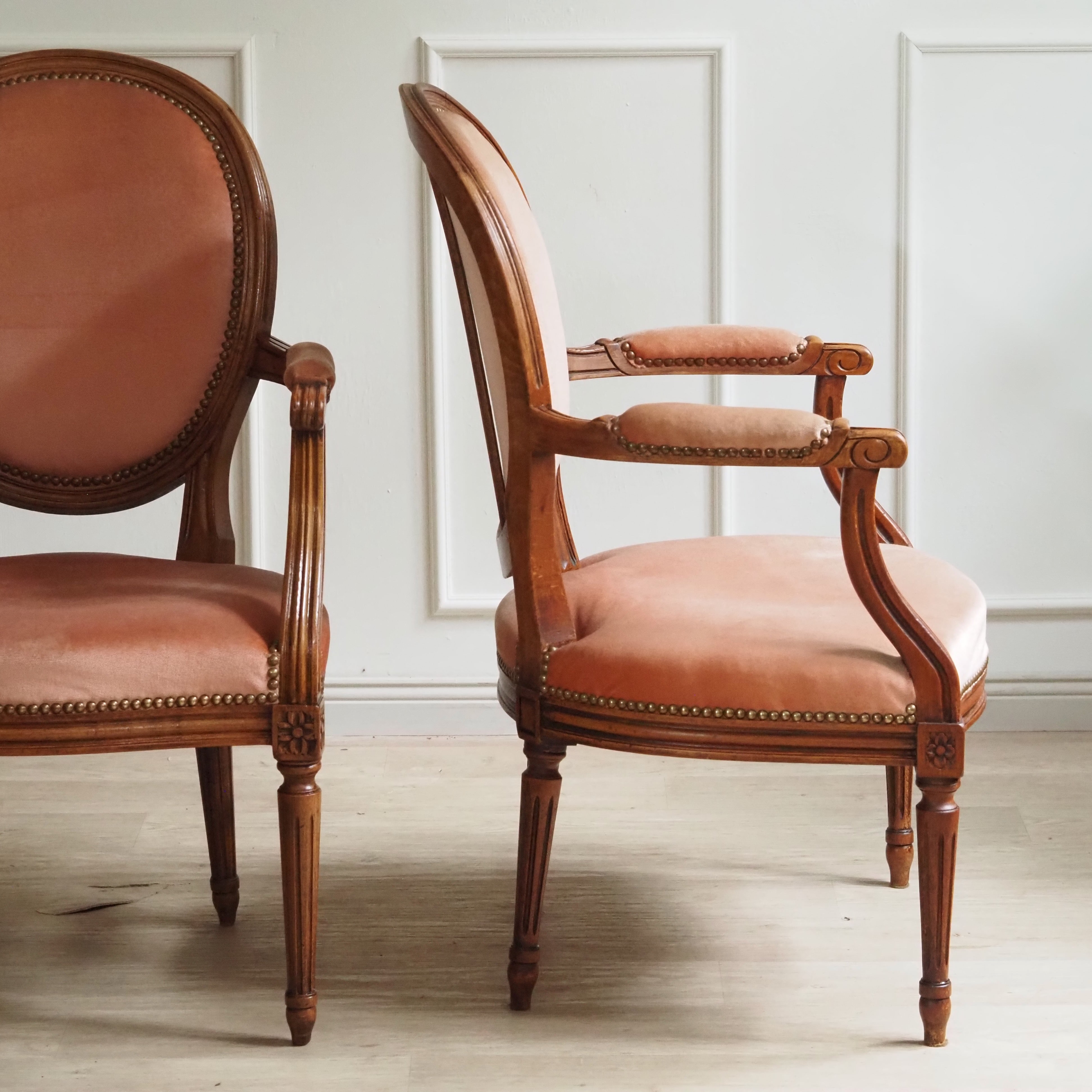 Louis XVI Sessel Paar Fauteuil rosa Samt antik um 1900