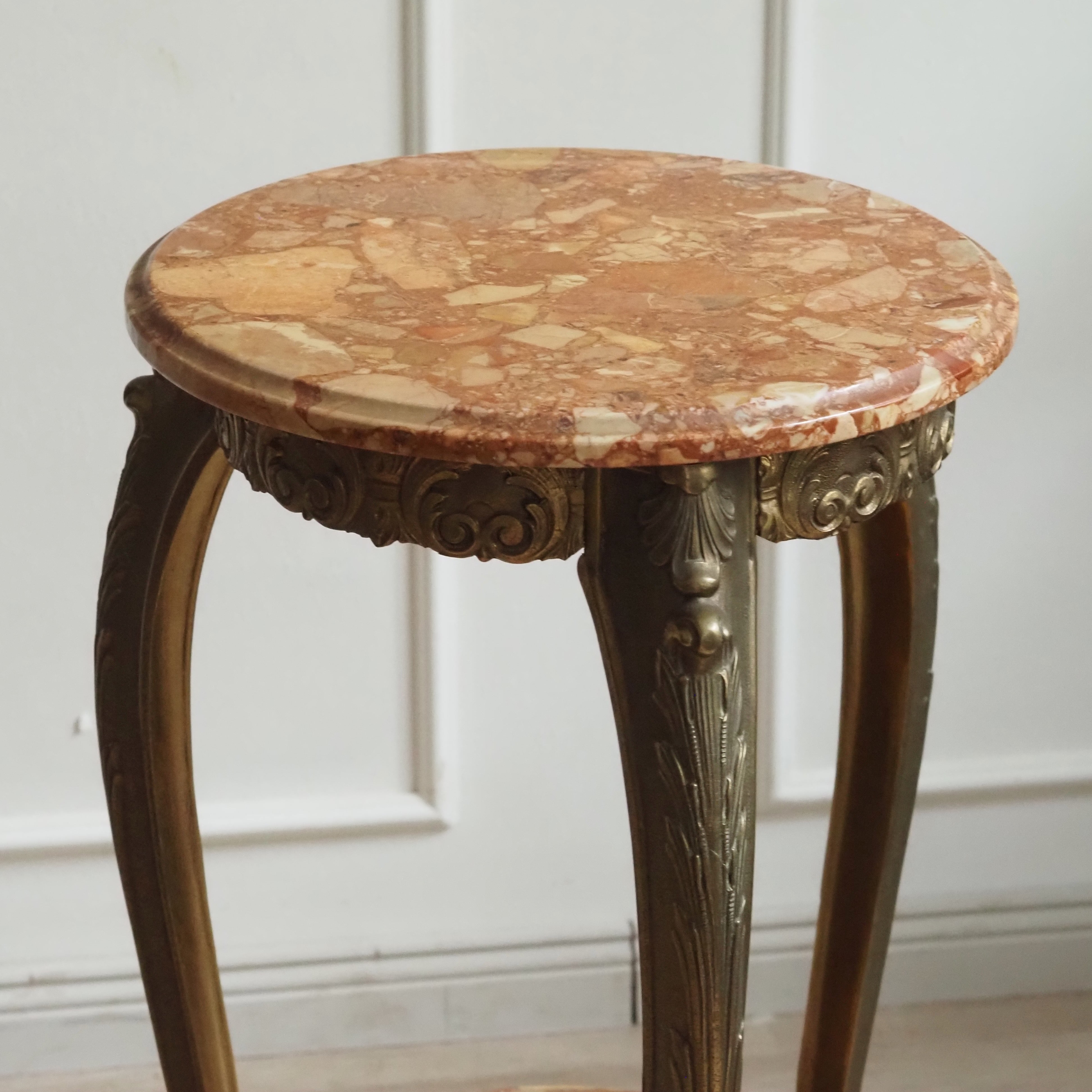 Gueridon Beistelltisch Louis-XV-Stil Messing Marmor