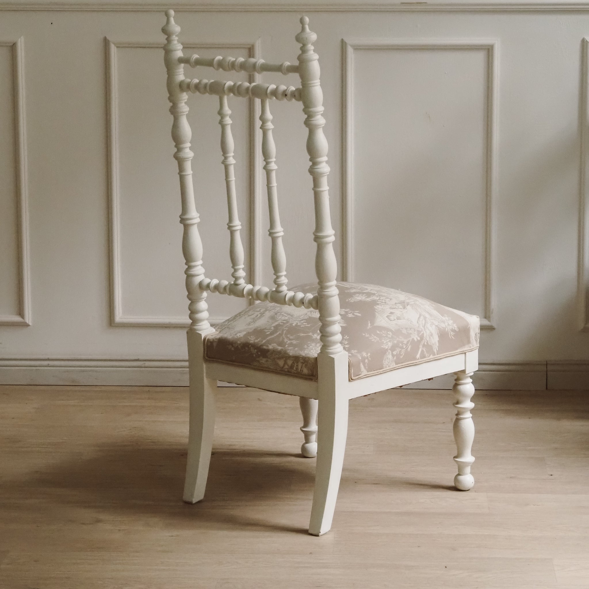 Niedriger Gründerzeit Stuhl mit gedrechselter Rückenlehne - Antik shabby Stil