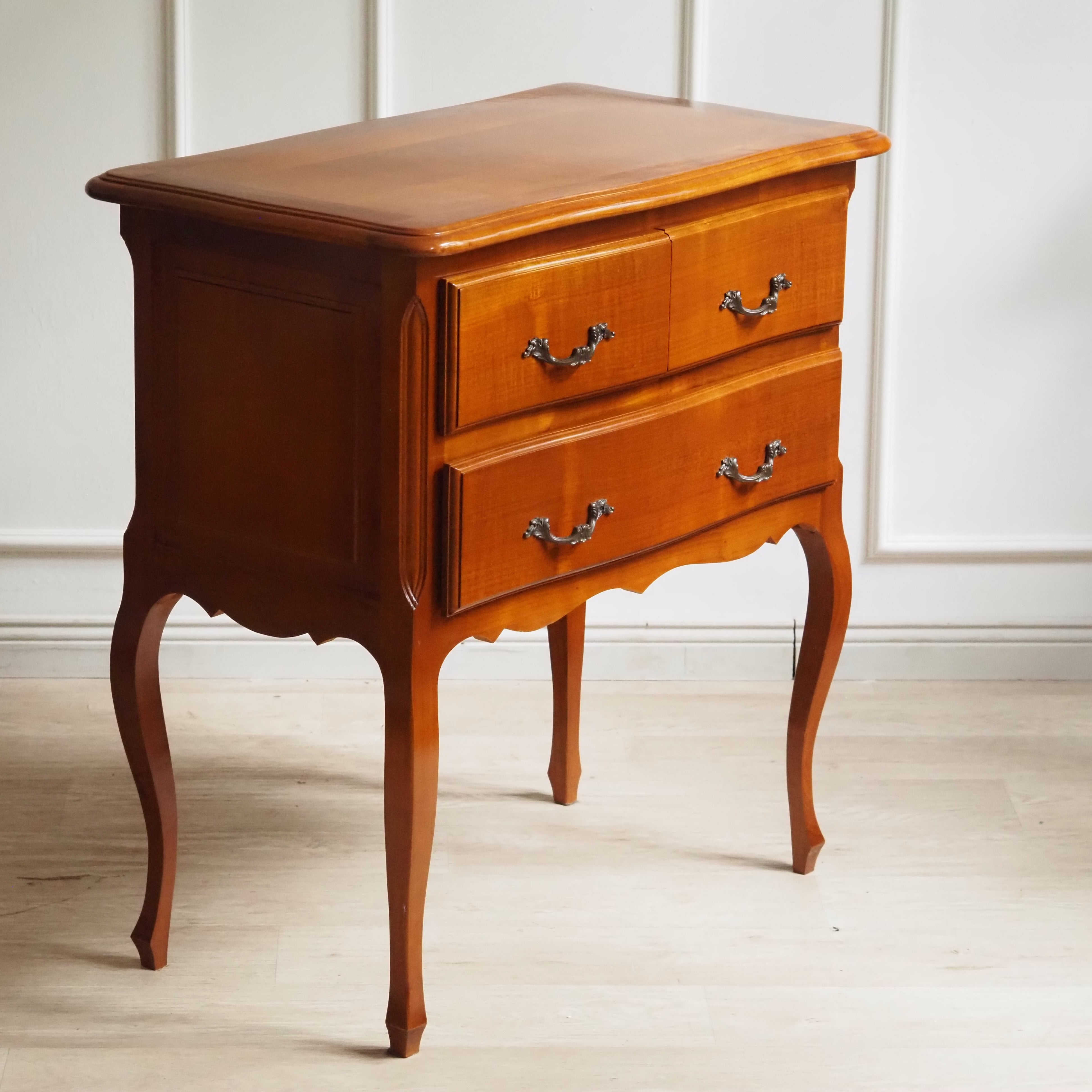 Louis-XV-Kommode 3 Schubladen geschwungene Beine kirschbaumfarben