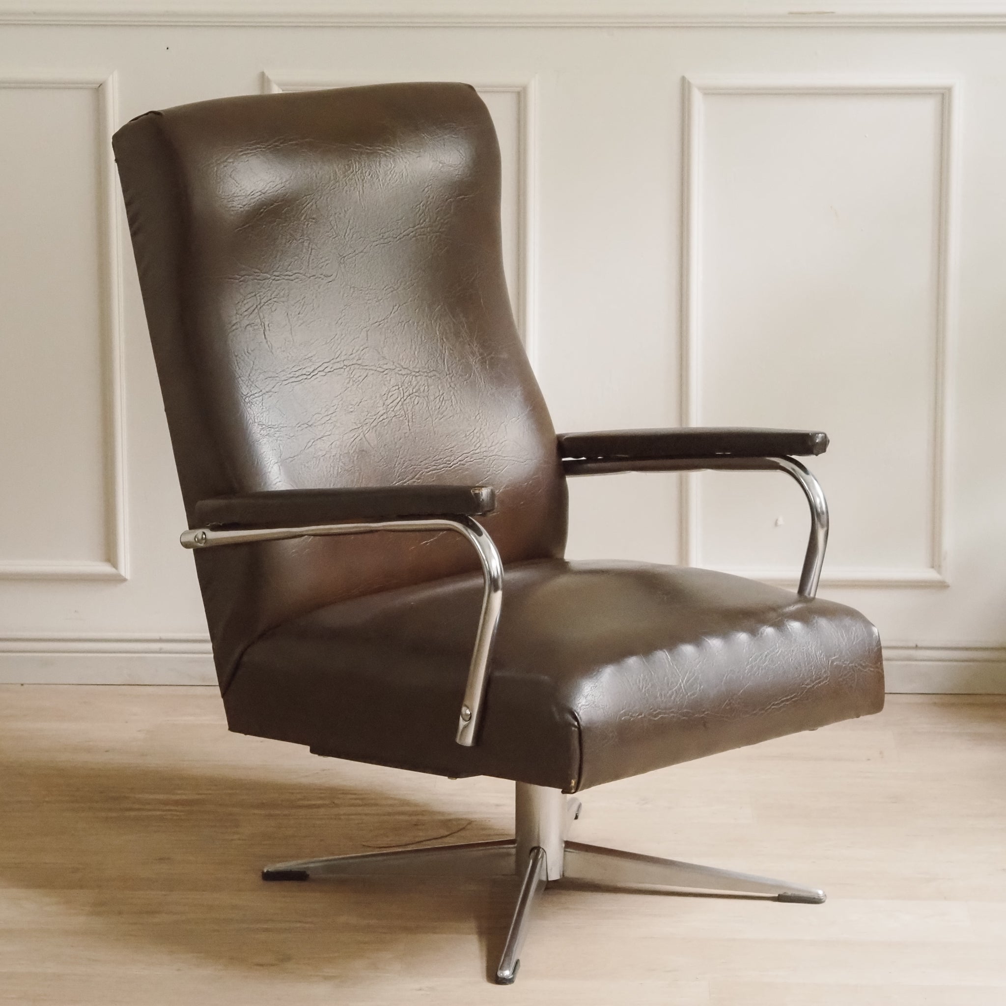 70er Jahre Drehsessel mit Armlehnen Kunstleder Chrom - Vintage Sessel drehbar