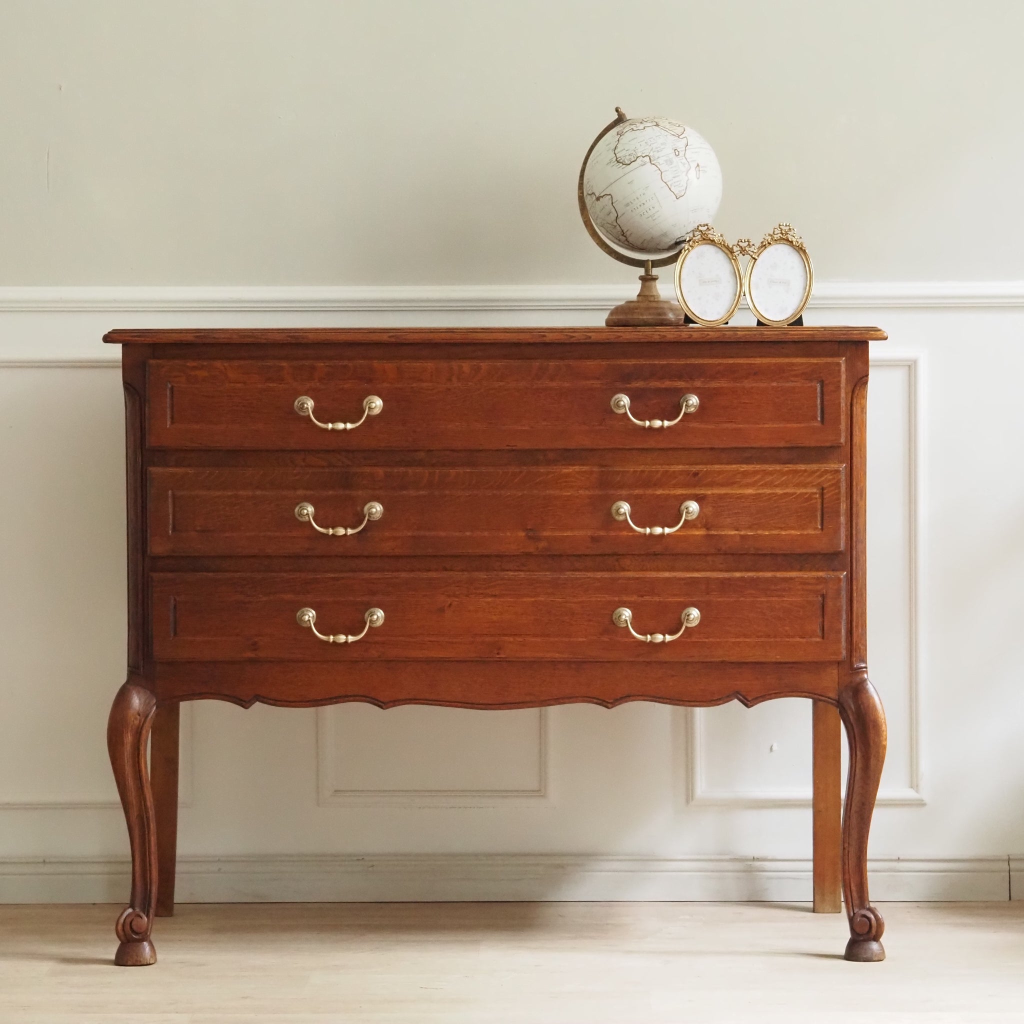 Französische Schubladenkommode im Louis XV Stil - Antike kleine Kommode