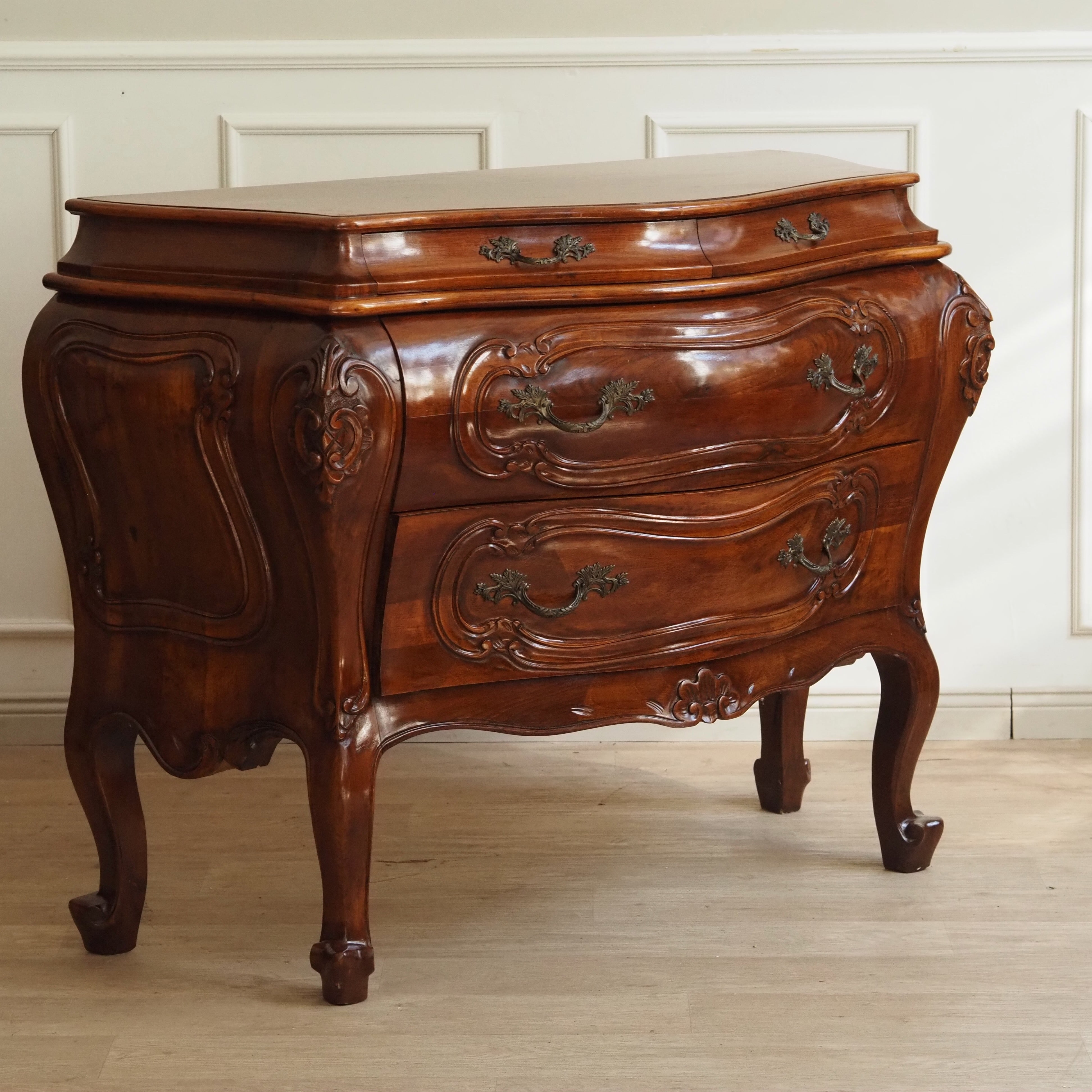 Barock-Kommode Rokoko-Stil, Nussbaum, um 1900