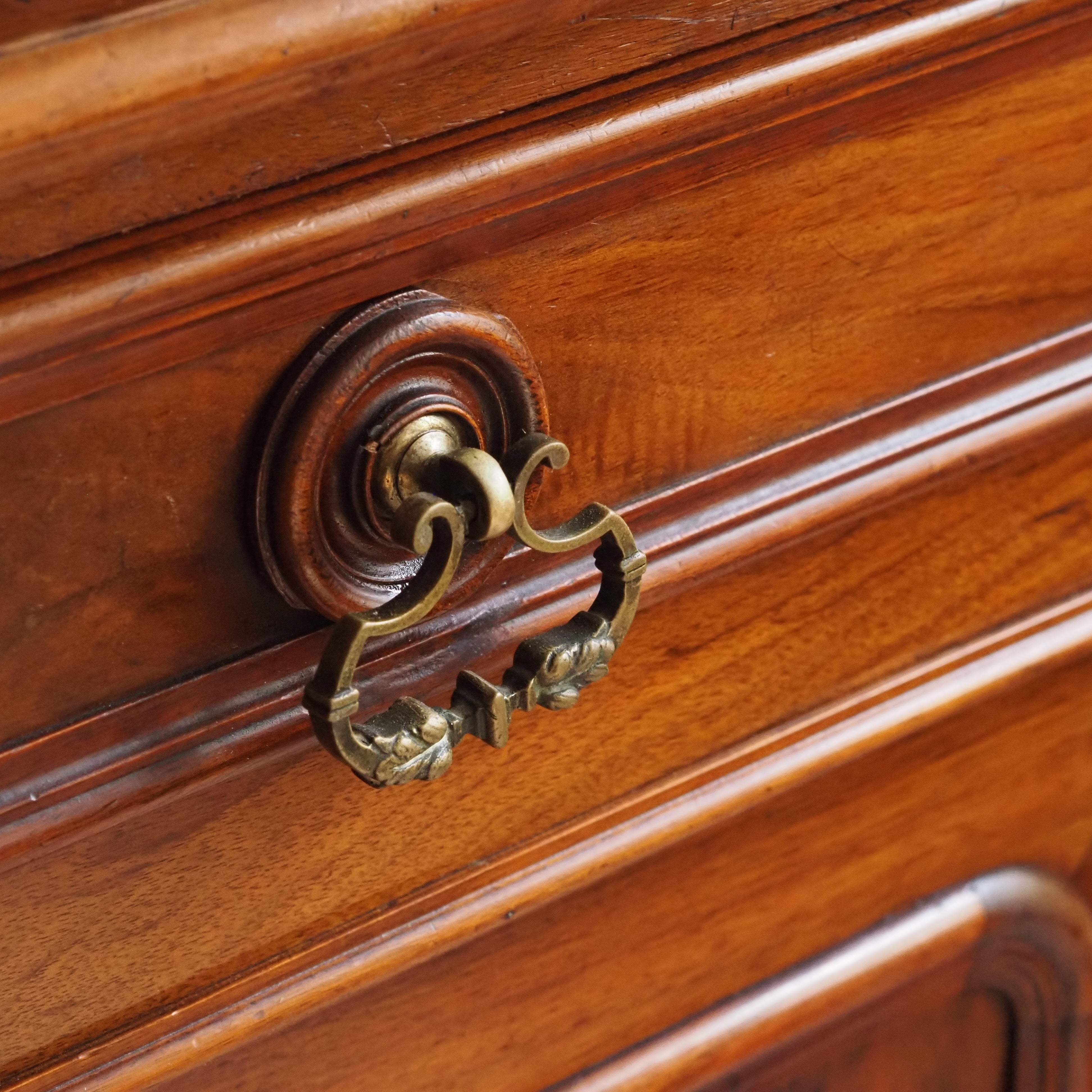 Antikes Buffet Historismus Nussbaum um 1880