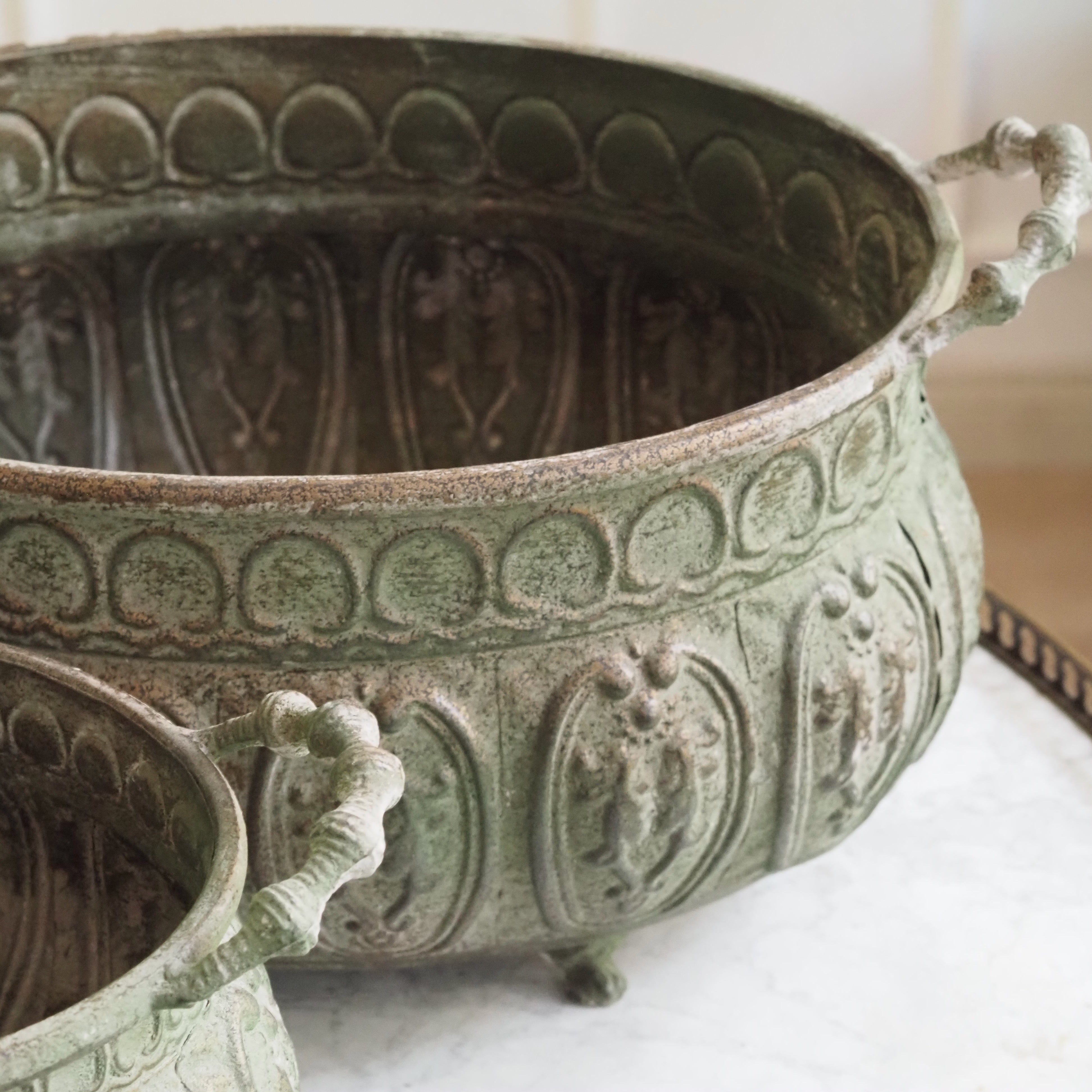 Blumentopf 2er Set aus Metall · historisierende Gartenform mit Patina