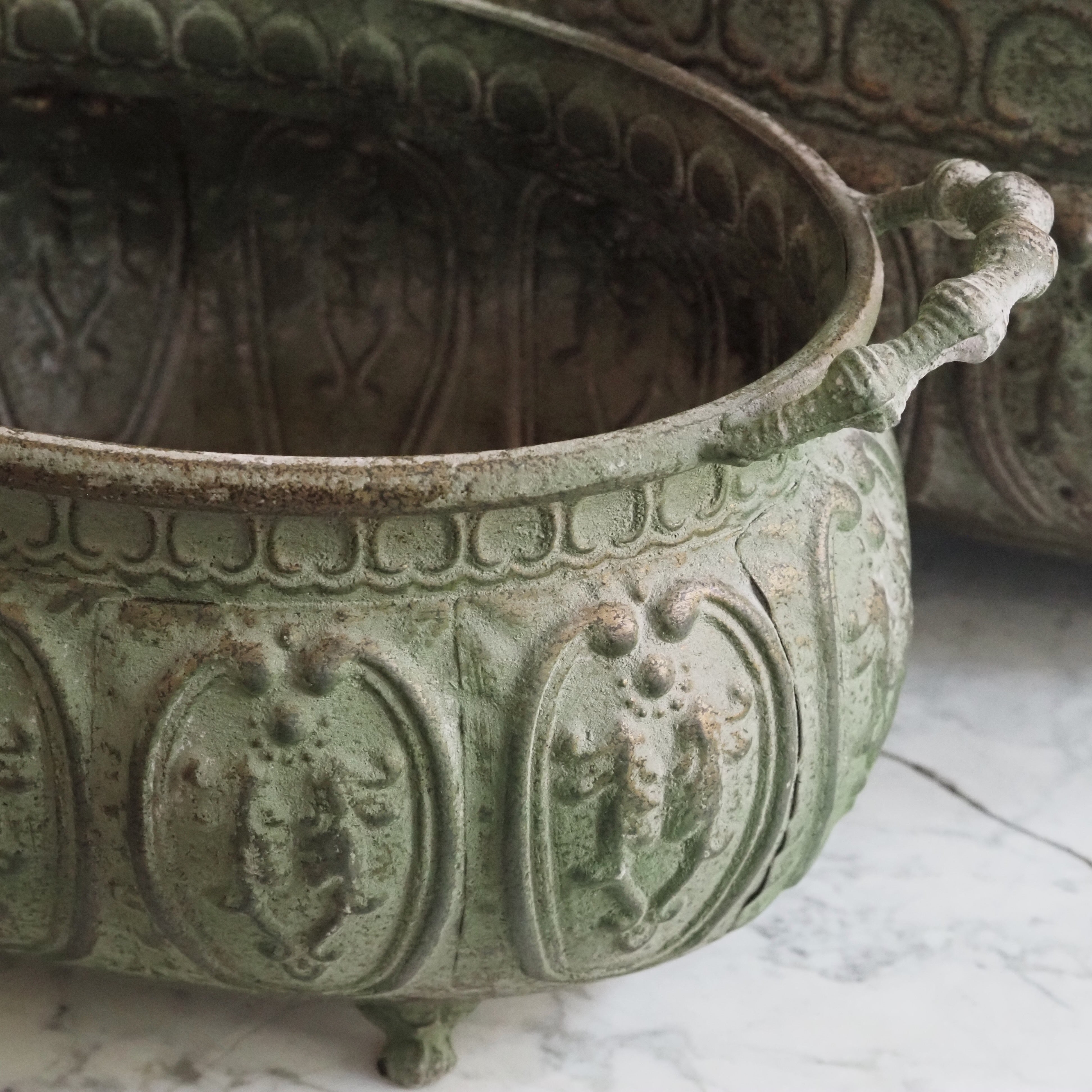 Blumentopf 2er Set aus Metall · historisierende Gartenform mit Patina
