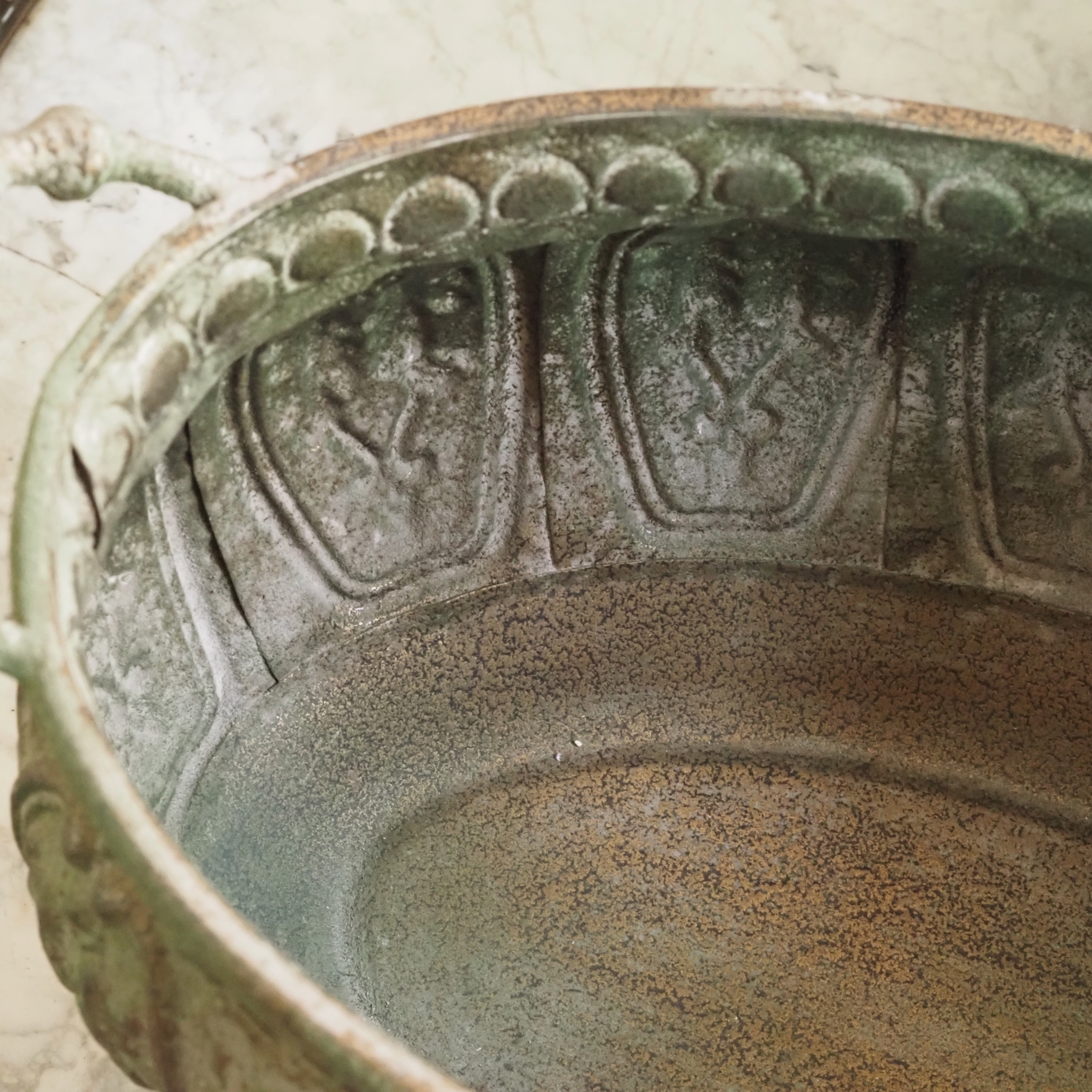 Blumentopf 2er Set aus Metall · historisierende Gartenform mit Patina