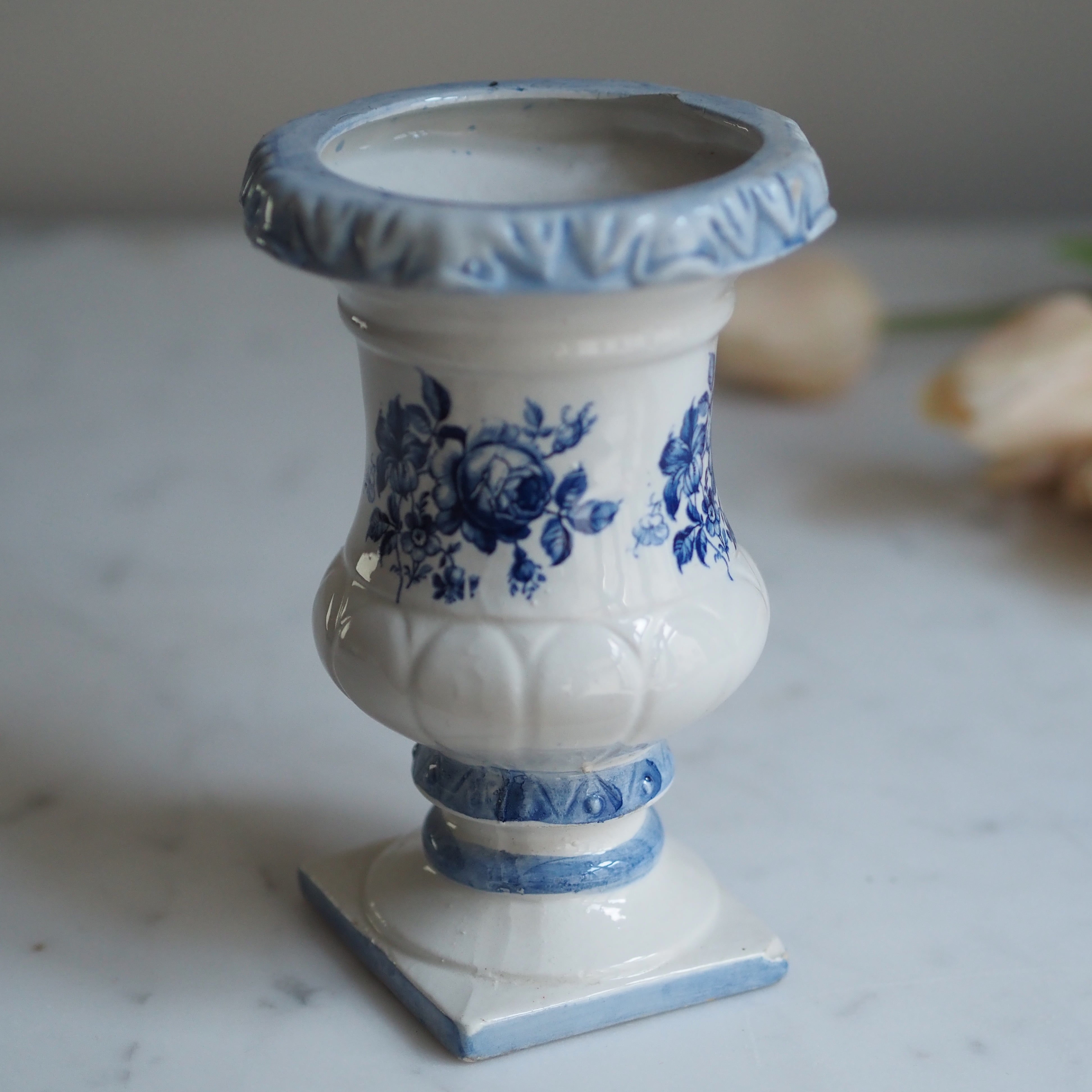 Vase Pokal · Blau Weiß · klassizistisch inspiriert