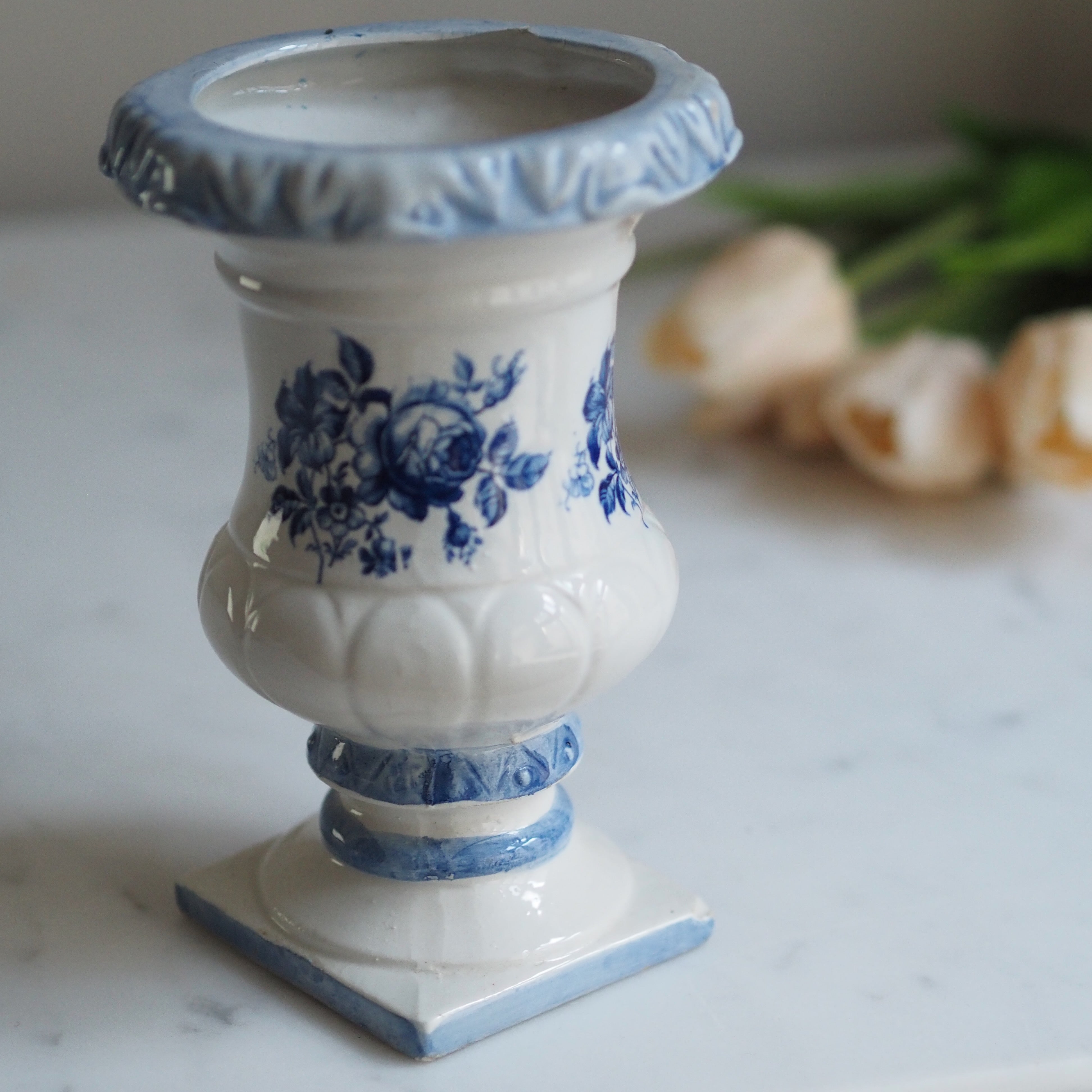 Vase Pokal · Blau Weiß · klassizistisch inspiriert
