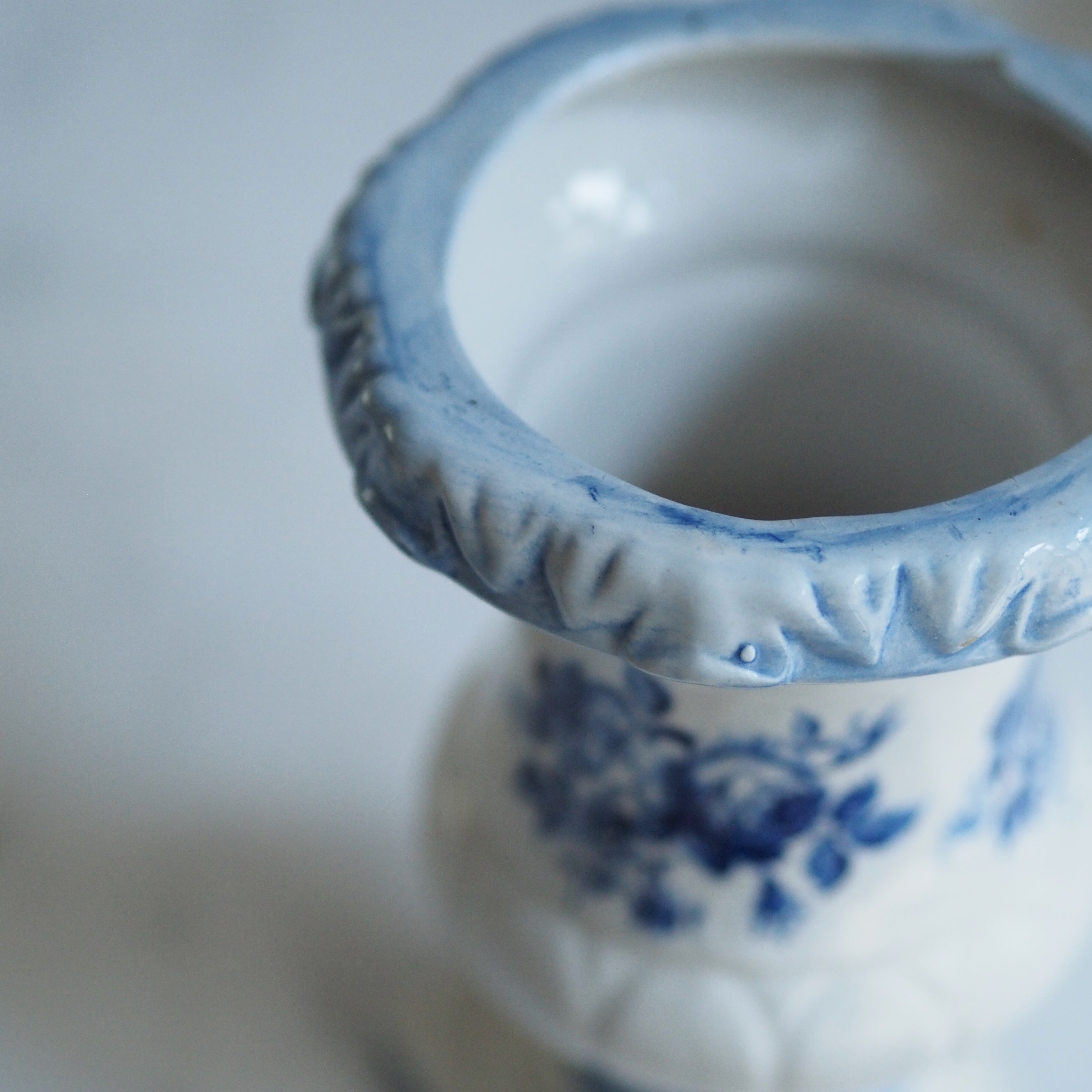 Vase Pokal · Blau Weiß · klassizistisch inspiriert