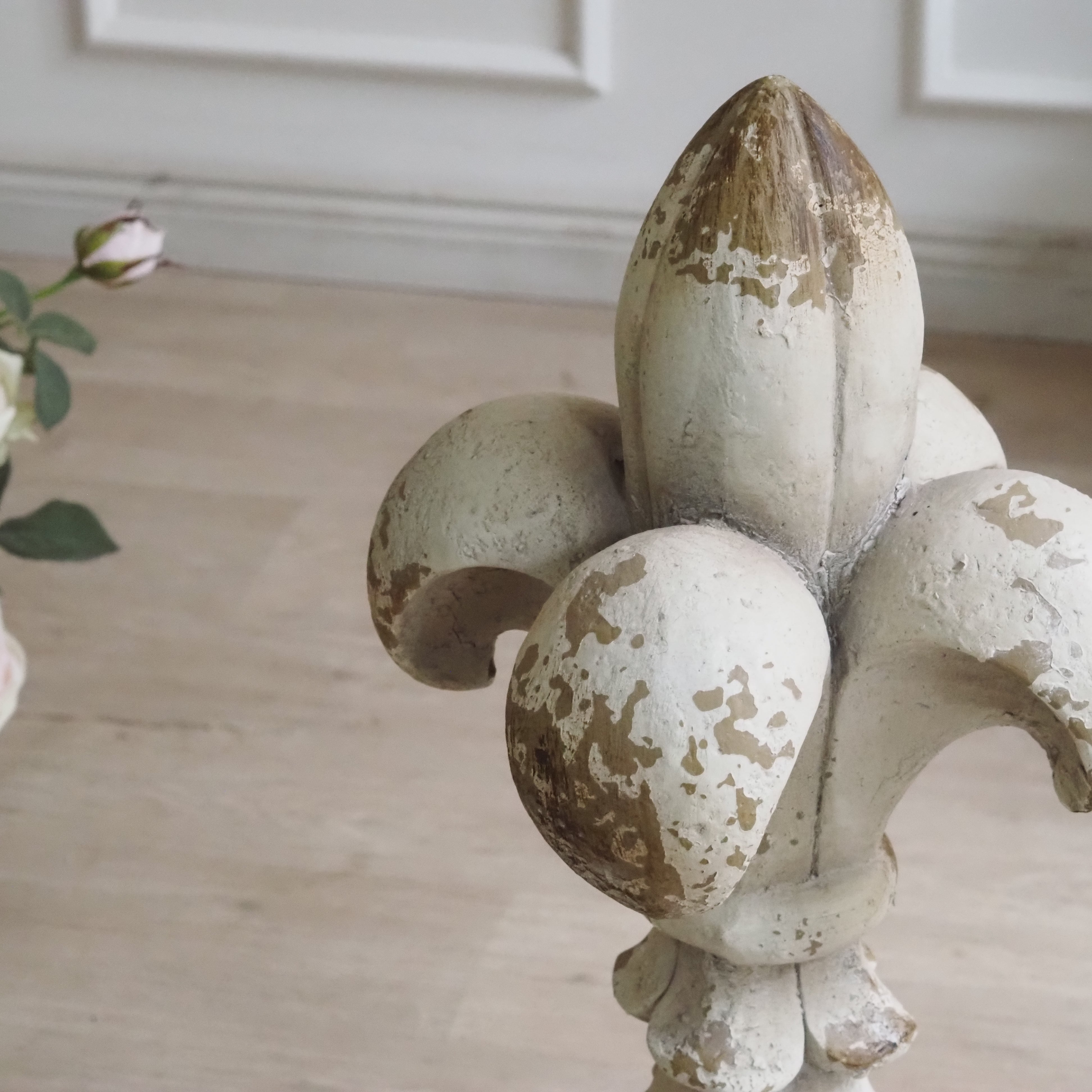 Steinguss · Fleur-de-Lis Zierobjekt · Säule · architektonisches Dekorelement