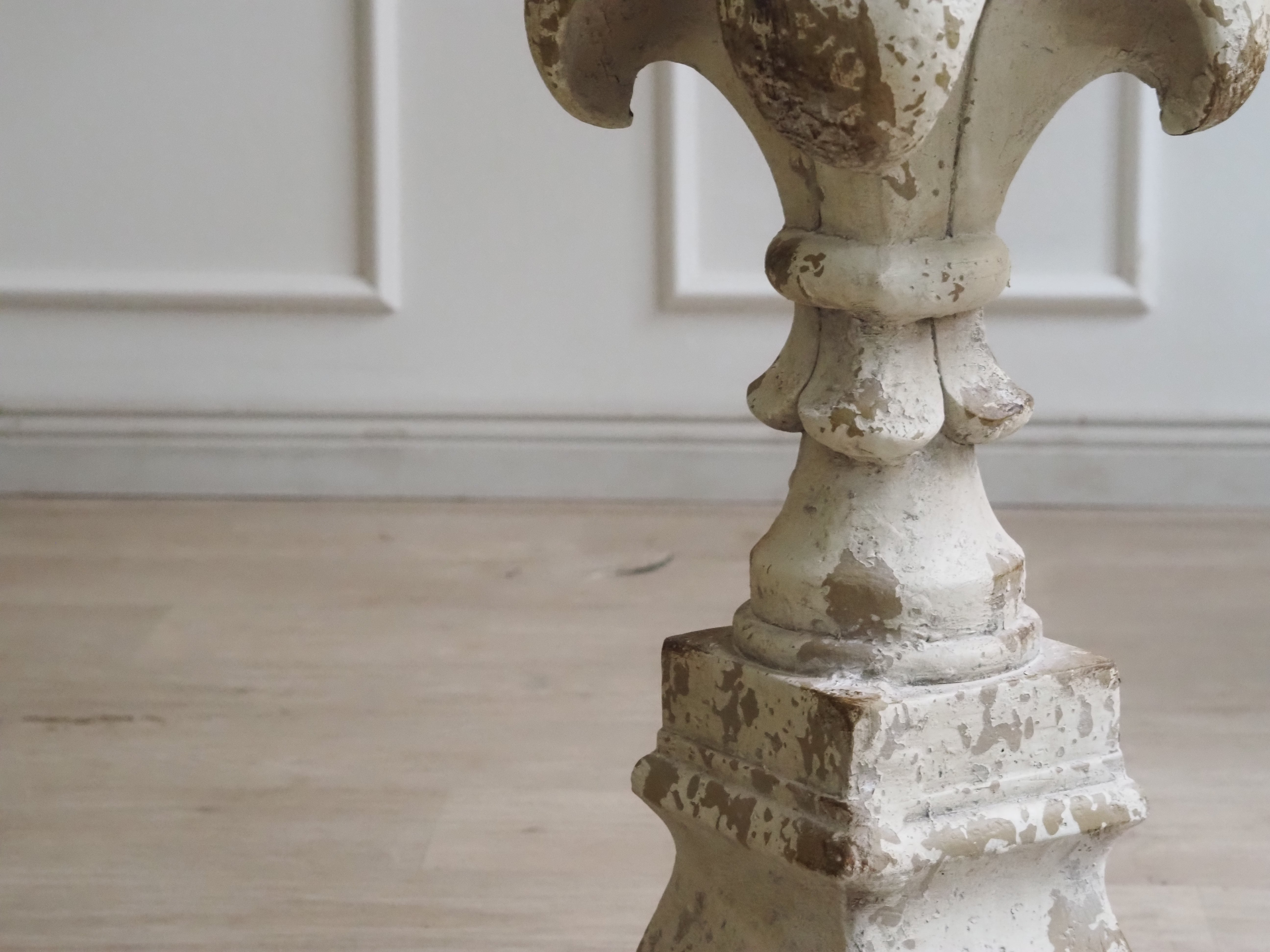 Steinguss · Fleur-de-Lis Zierobjekt · Säule · architektonisches Dekorelement
