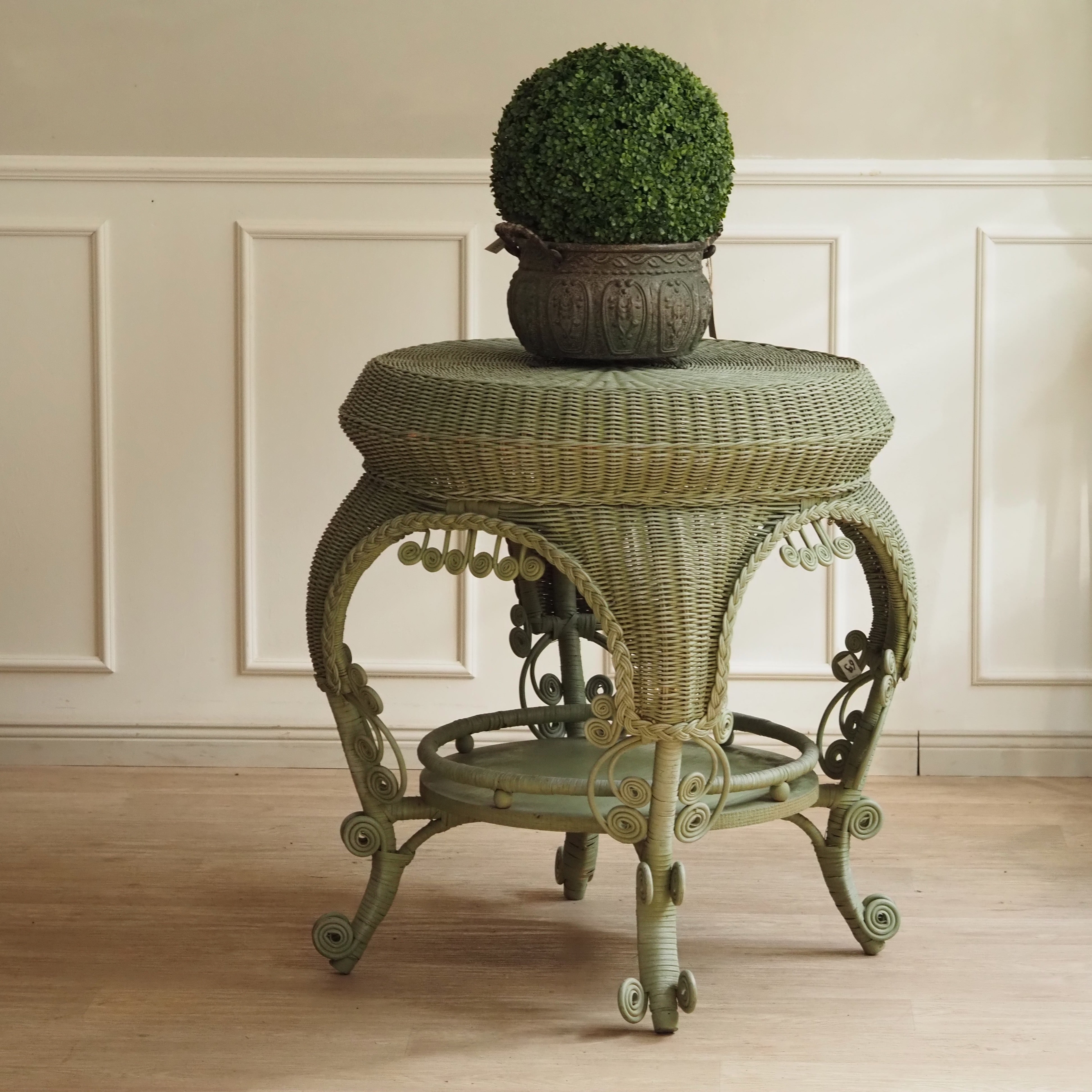 Viktorianischer Beistelltisch Rattan um 1900
