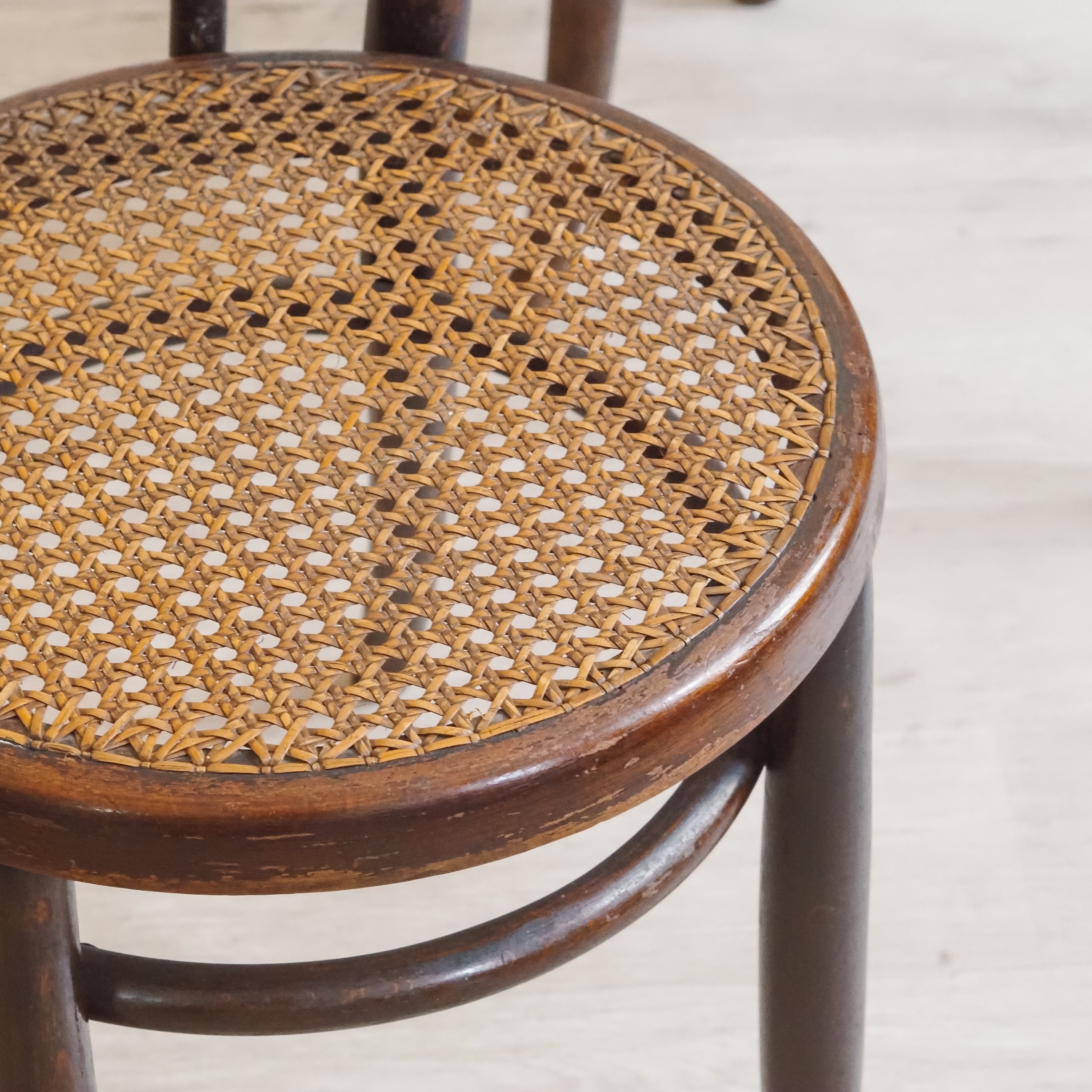 Bistrostühle im Thonet-Stil mit Wiener Geflecht, um 1900 – Paar