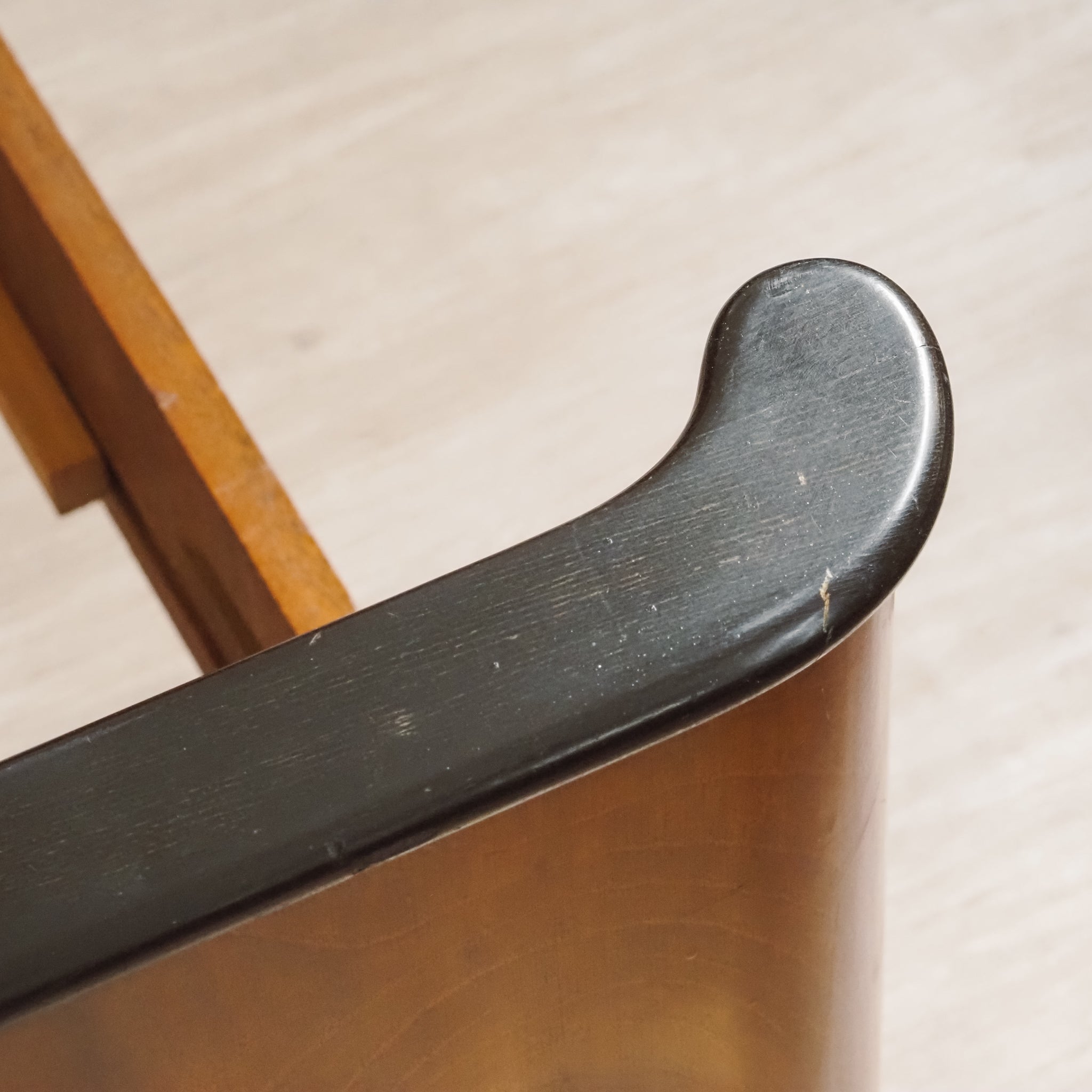 Doppelbett Design Halabala mit schwebenden Nachtkästchen - Art Déco Übergang Midcentury