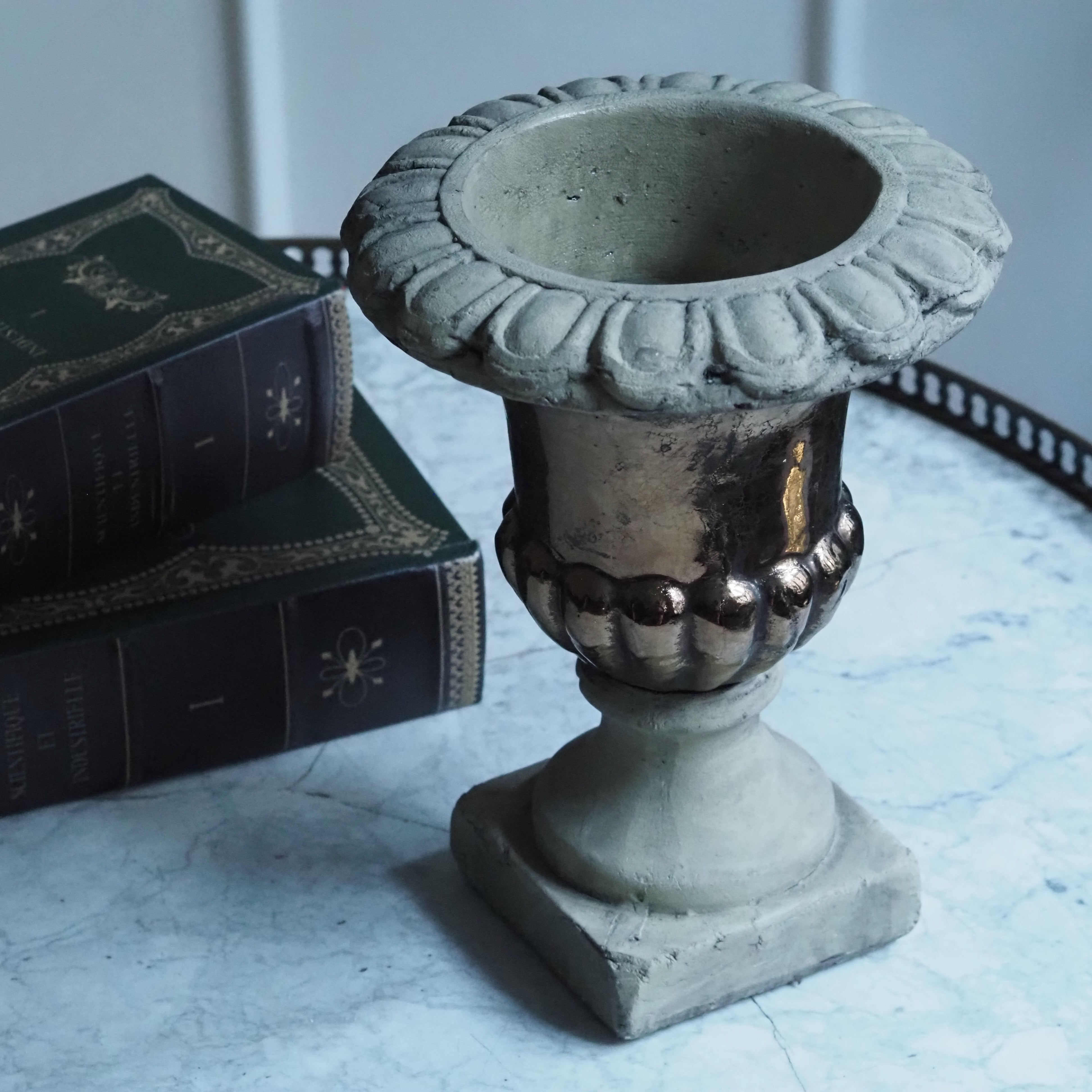 Schale auf Fuß Bronze · Pokalschale aus Steingut in Medici-Form