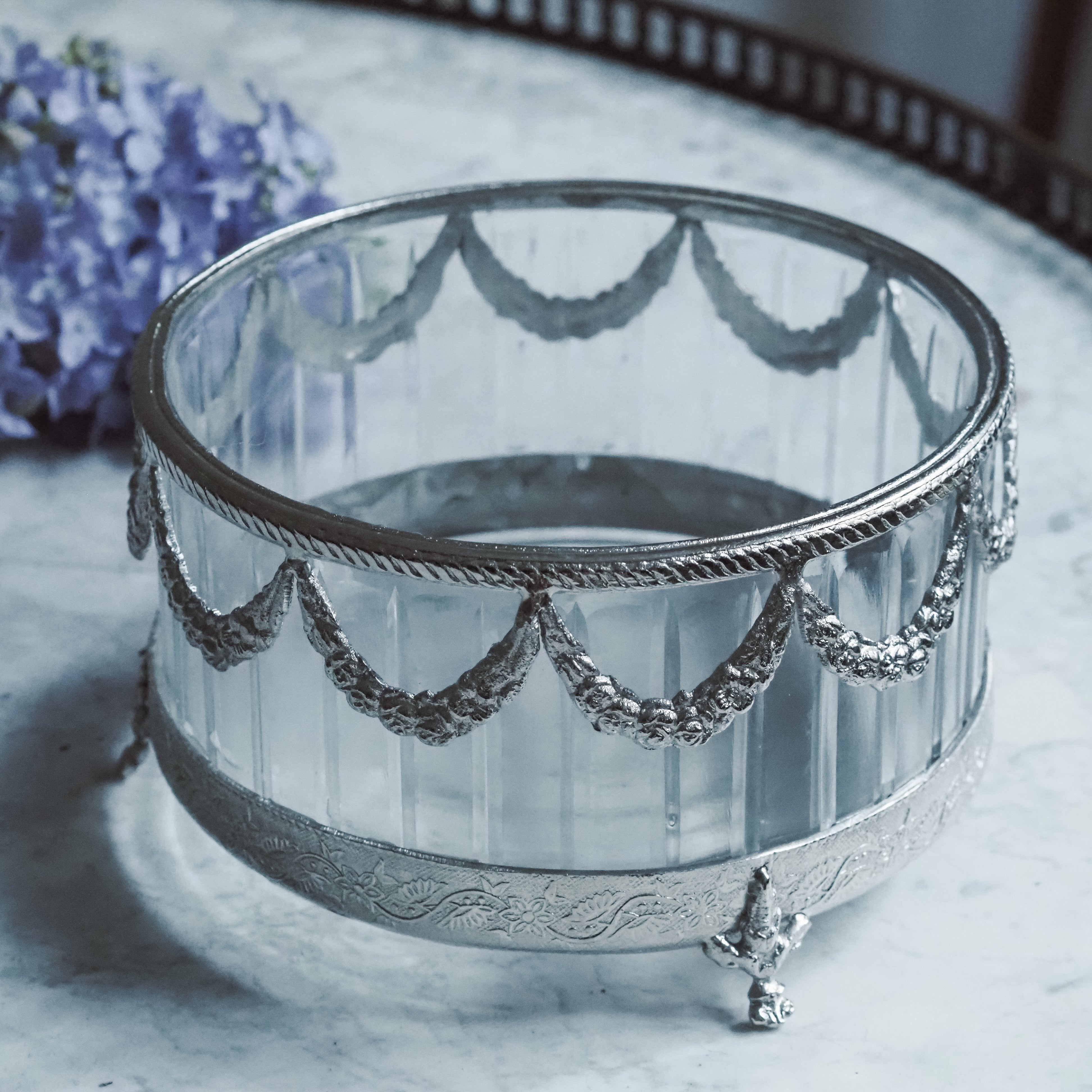 Teelichthalter Silber · Glaszylinder mit Girlandenmontur im Empire-Stil