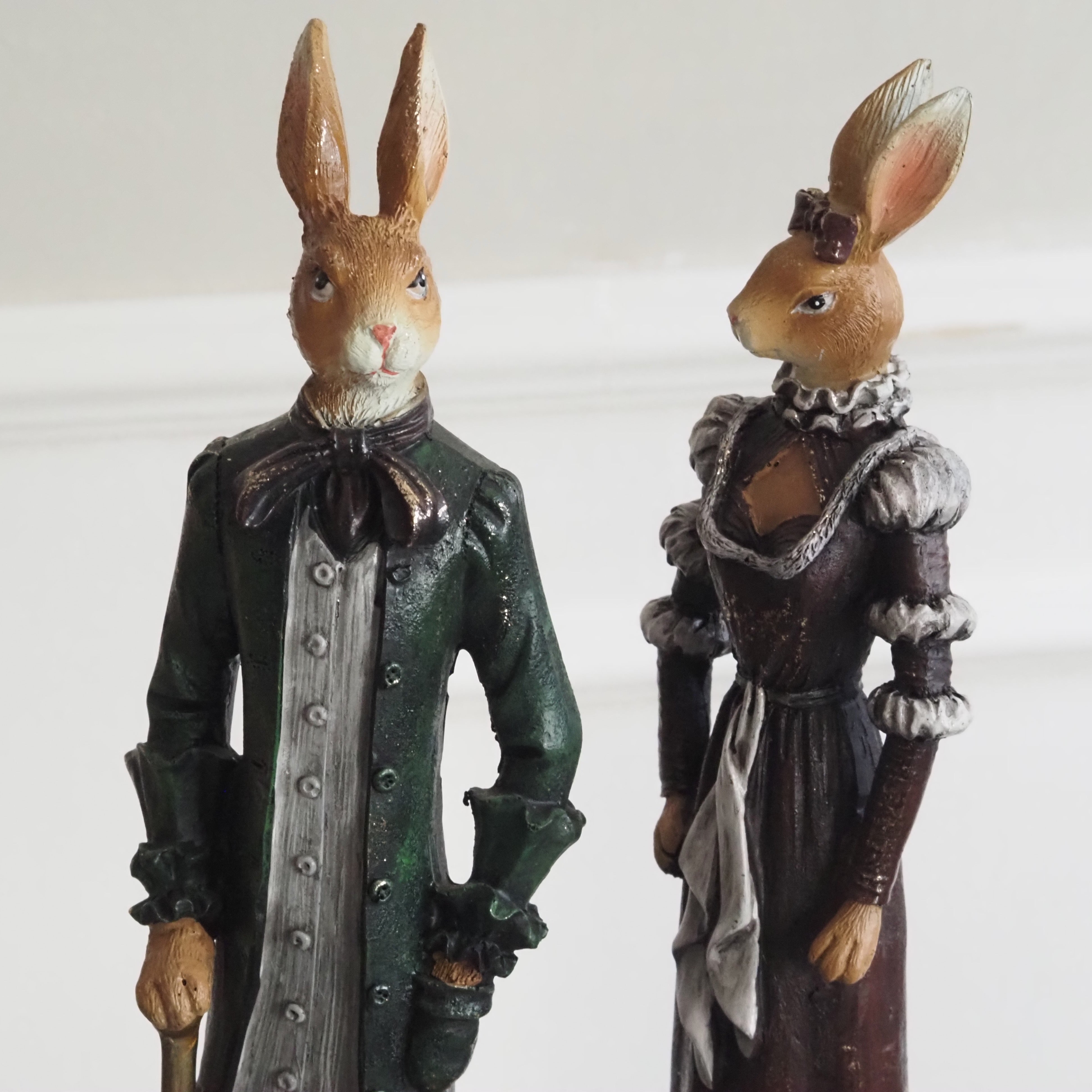 Hasenpaar Figur im Vintage Stil · historistisch inspiriert · Nostalgie Dekor Ostern