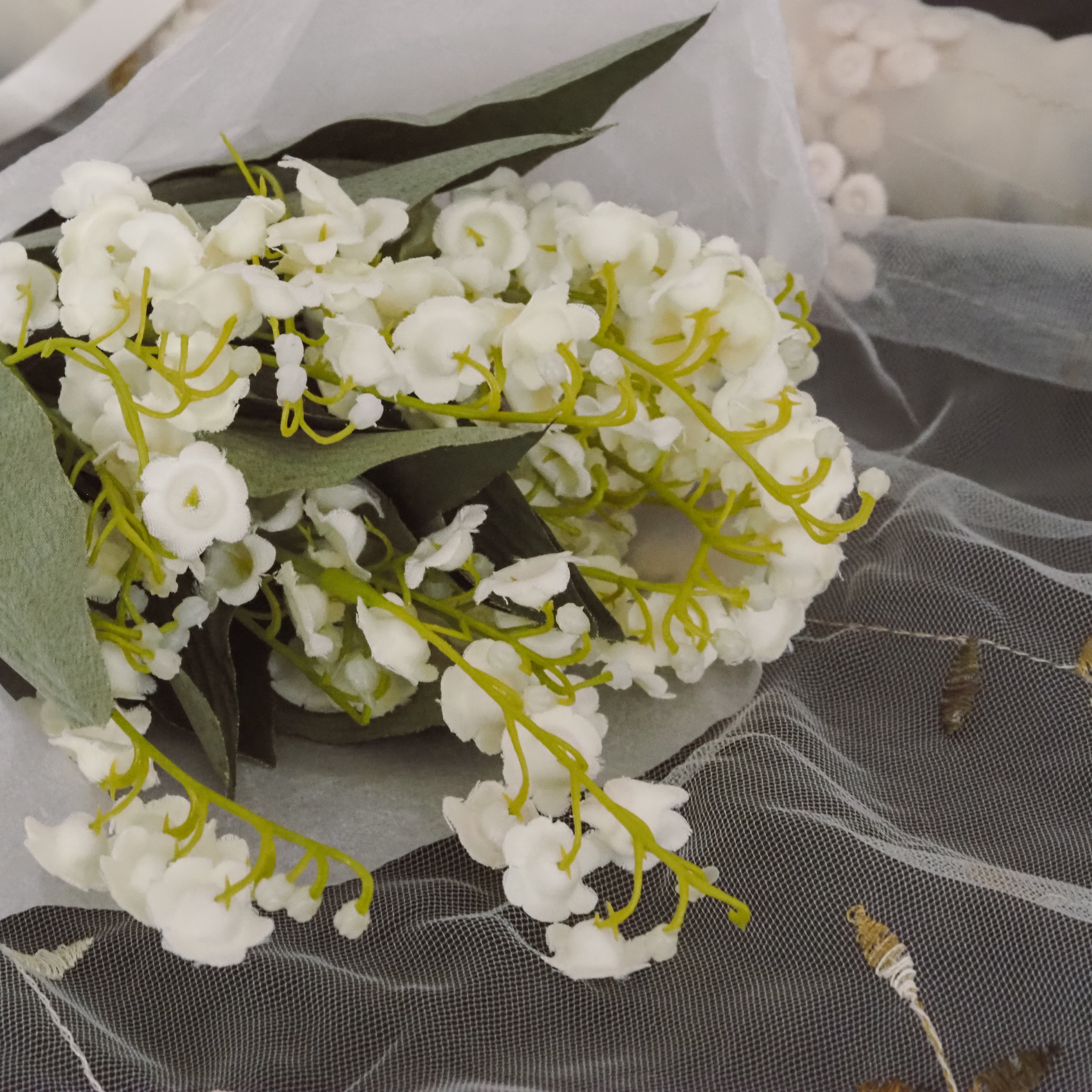 Maiglöckchen Bund · nostalgisch inspirierter Dekostrauß mit Seidenpapier, Frühling