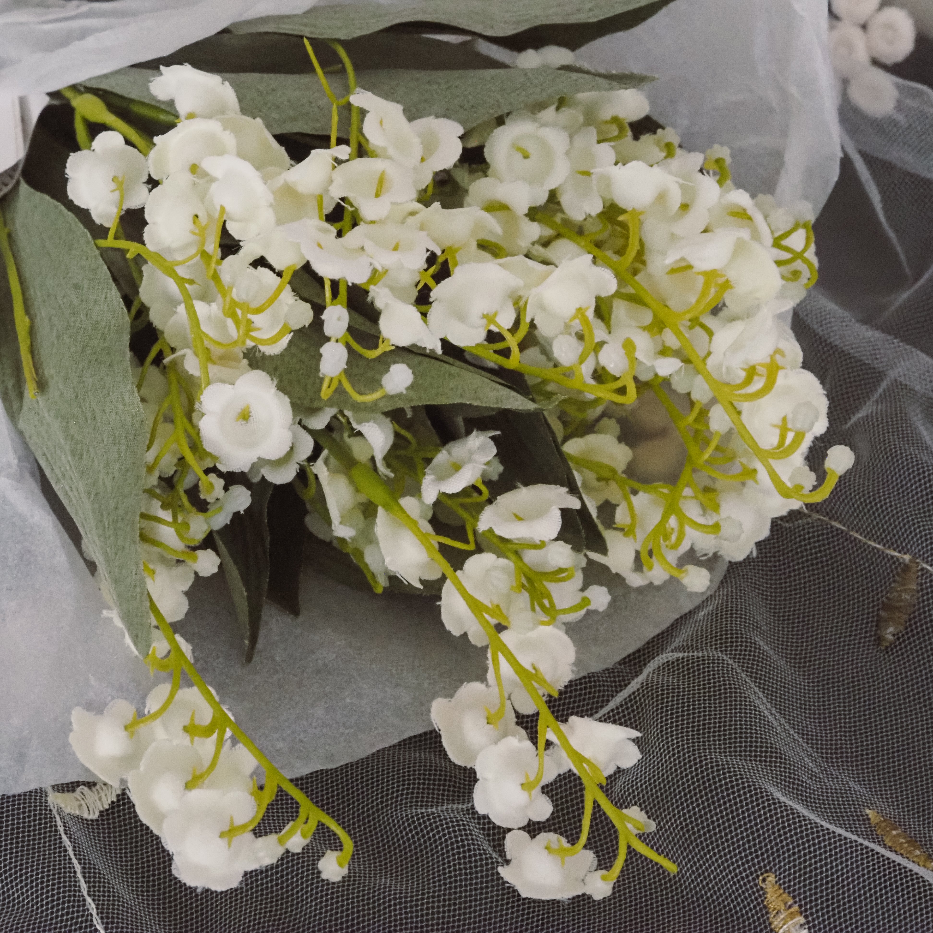 Maiglöckchen Bund · nostalgisch inspirierter Dekostrauß mit Seidenpapier, Frühling