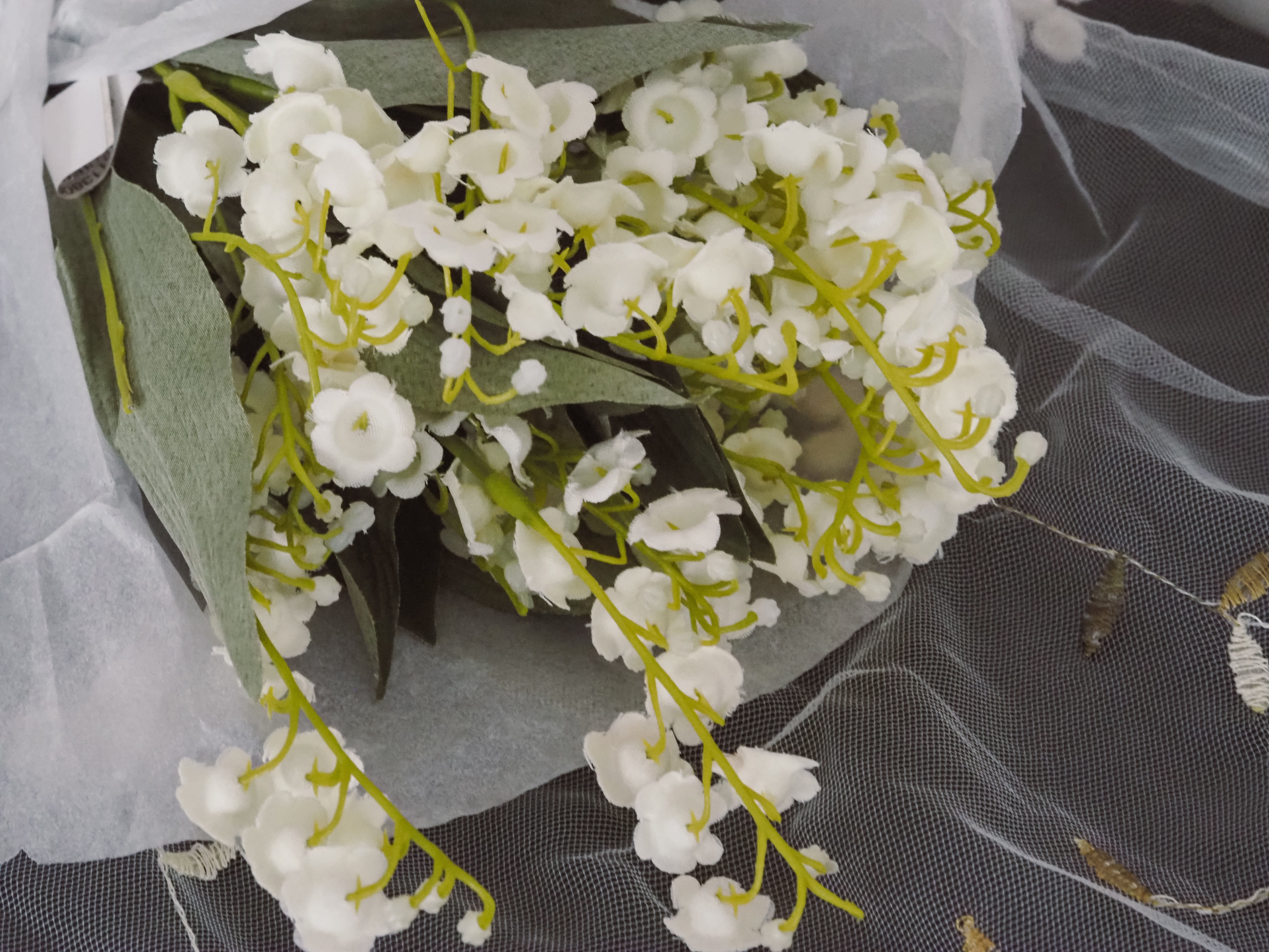 Maiglöckchen Bund · nostalgisch inspirierter Dekostrauß mit Seidenpapier, Frühling