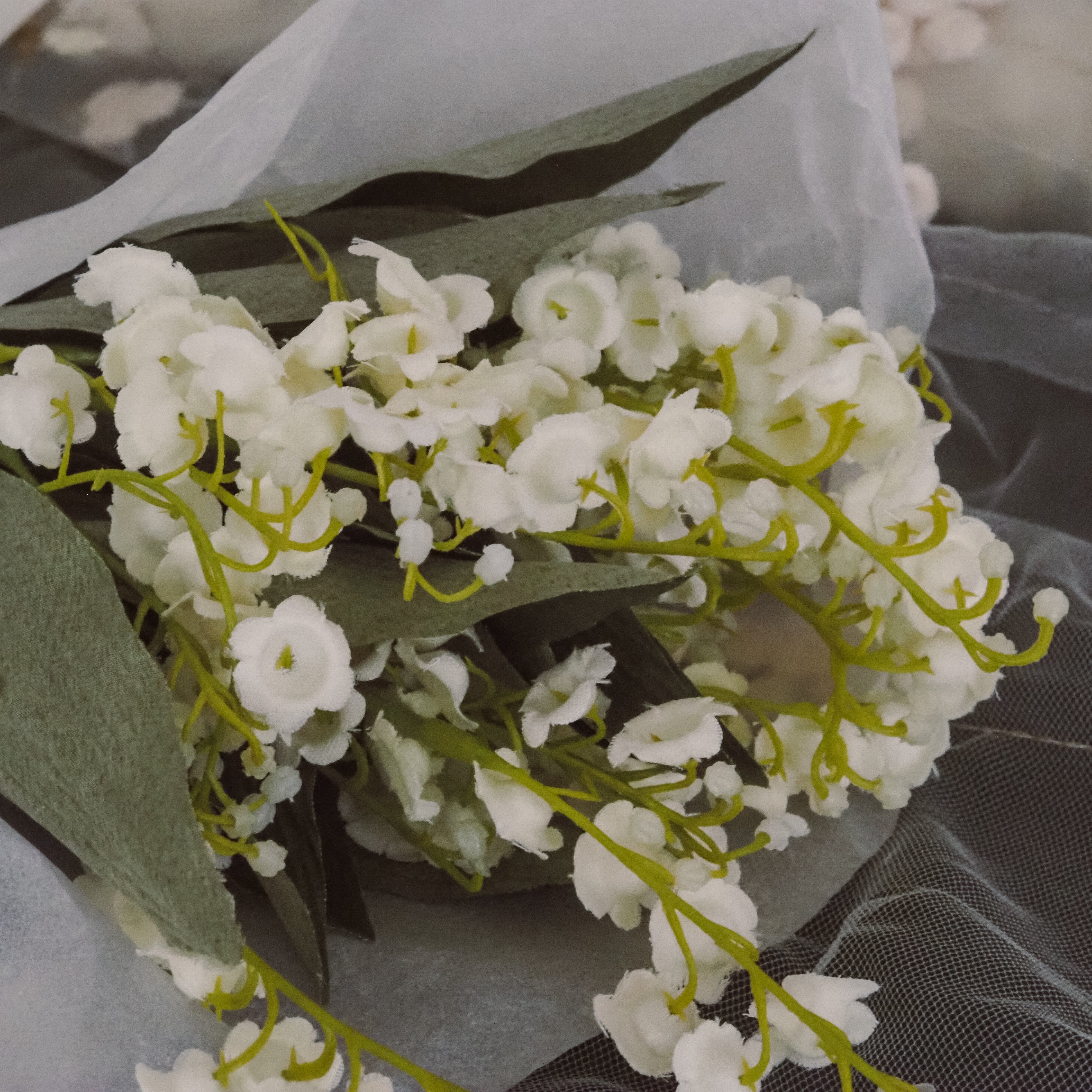 Maiglöckchen Bund · nostalgisch inspirierter Dekostrauß mit Seidenpapier, Frühling