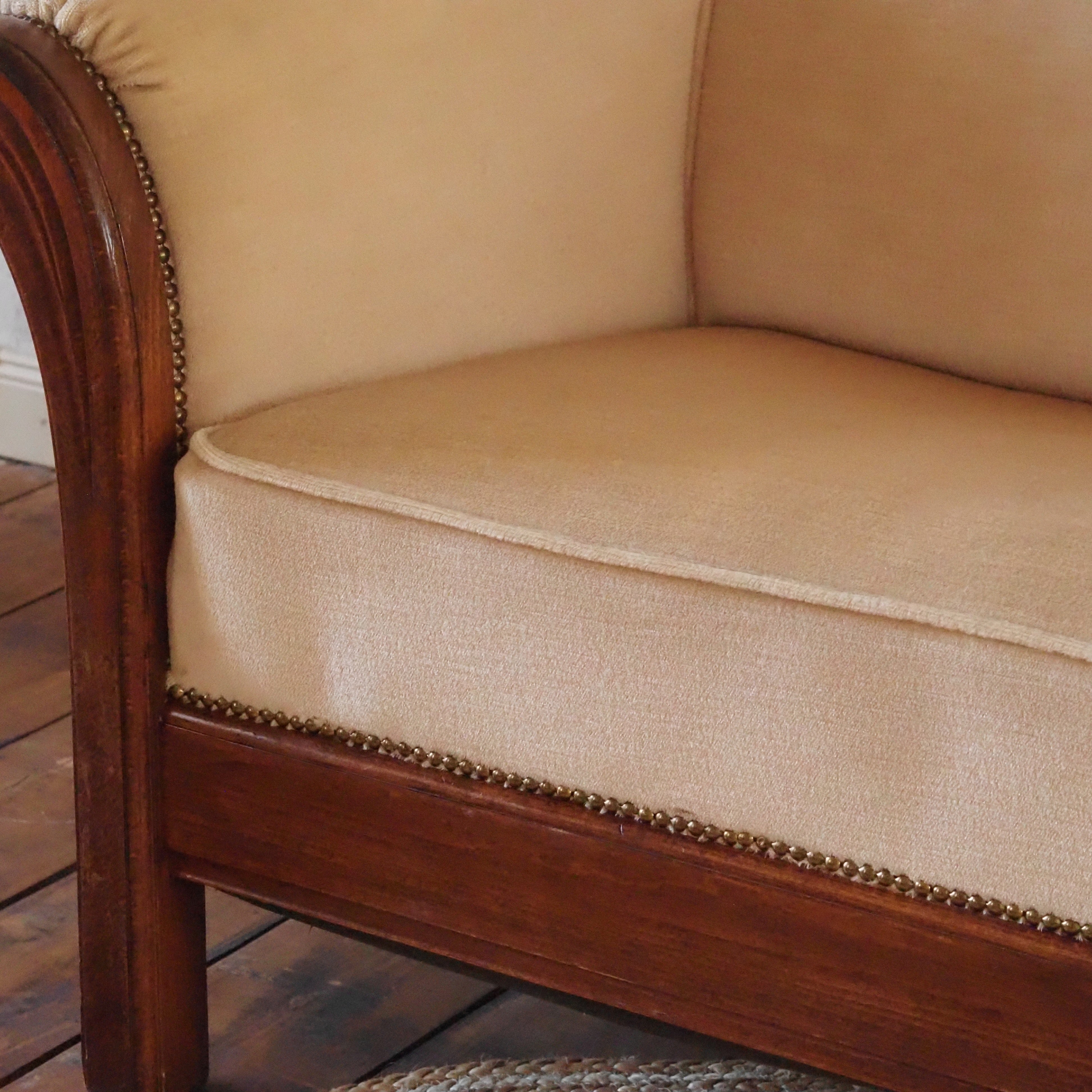 Art Déco Sofa Zweisitzer um 1930 mit geschwungenen Armlehnen