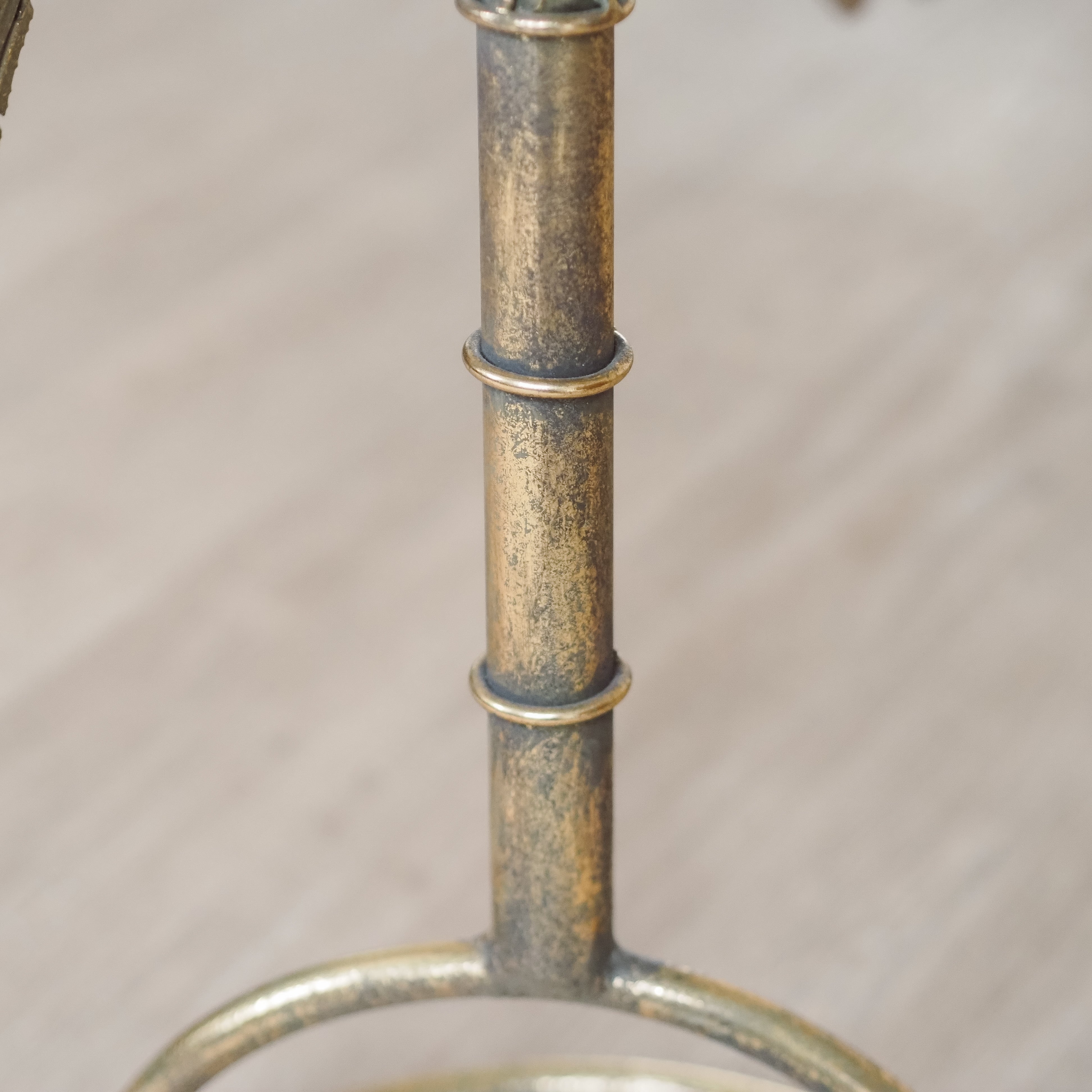 Runder Beistelltisch, Glastisch mit Palmengestell – Metall altgold, Glasplatte