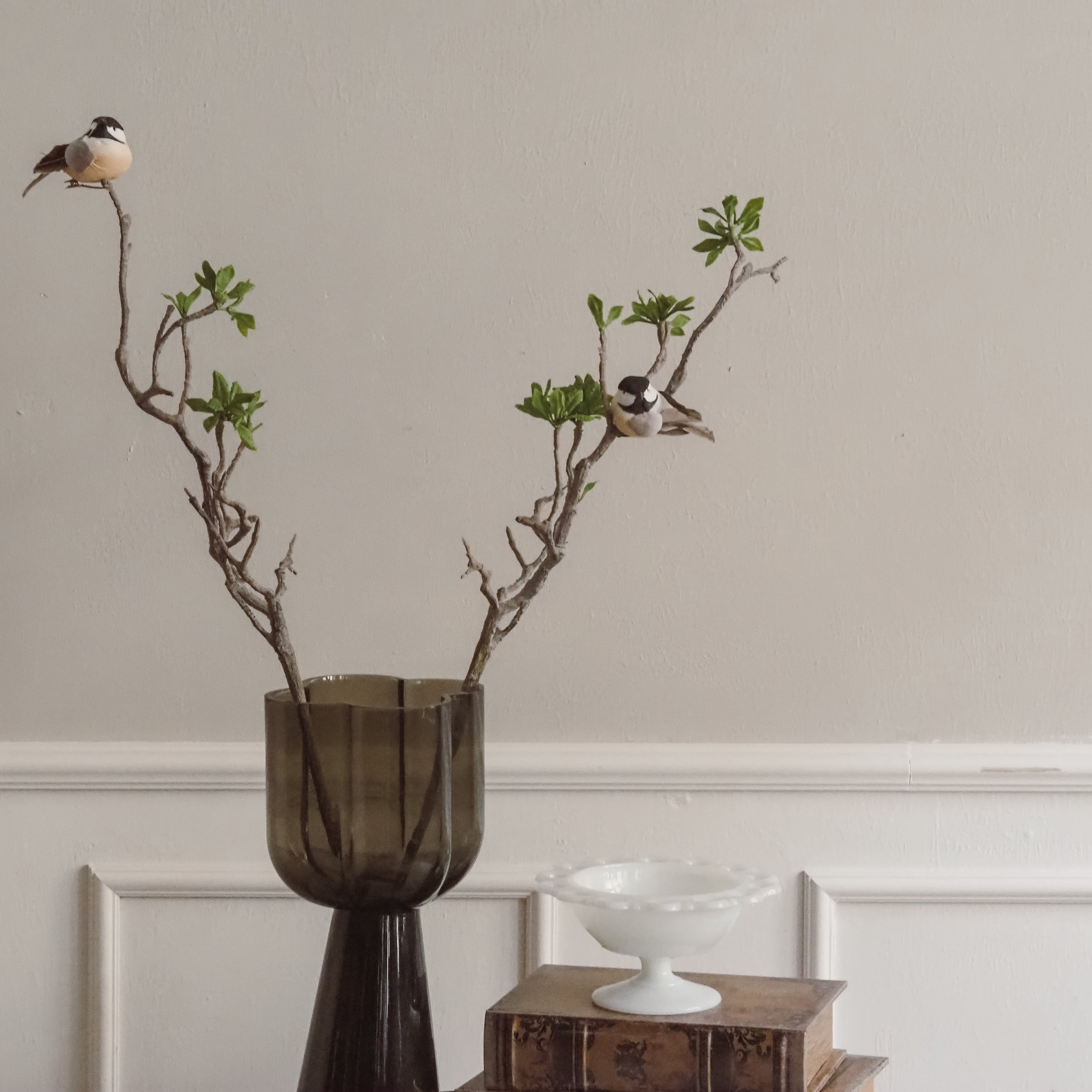 Dekorationsvögel mit Clip · Naturinspirierte Frühlingsdekoration, Kunstvogel