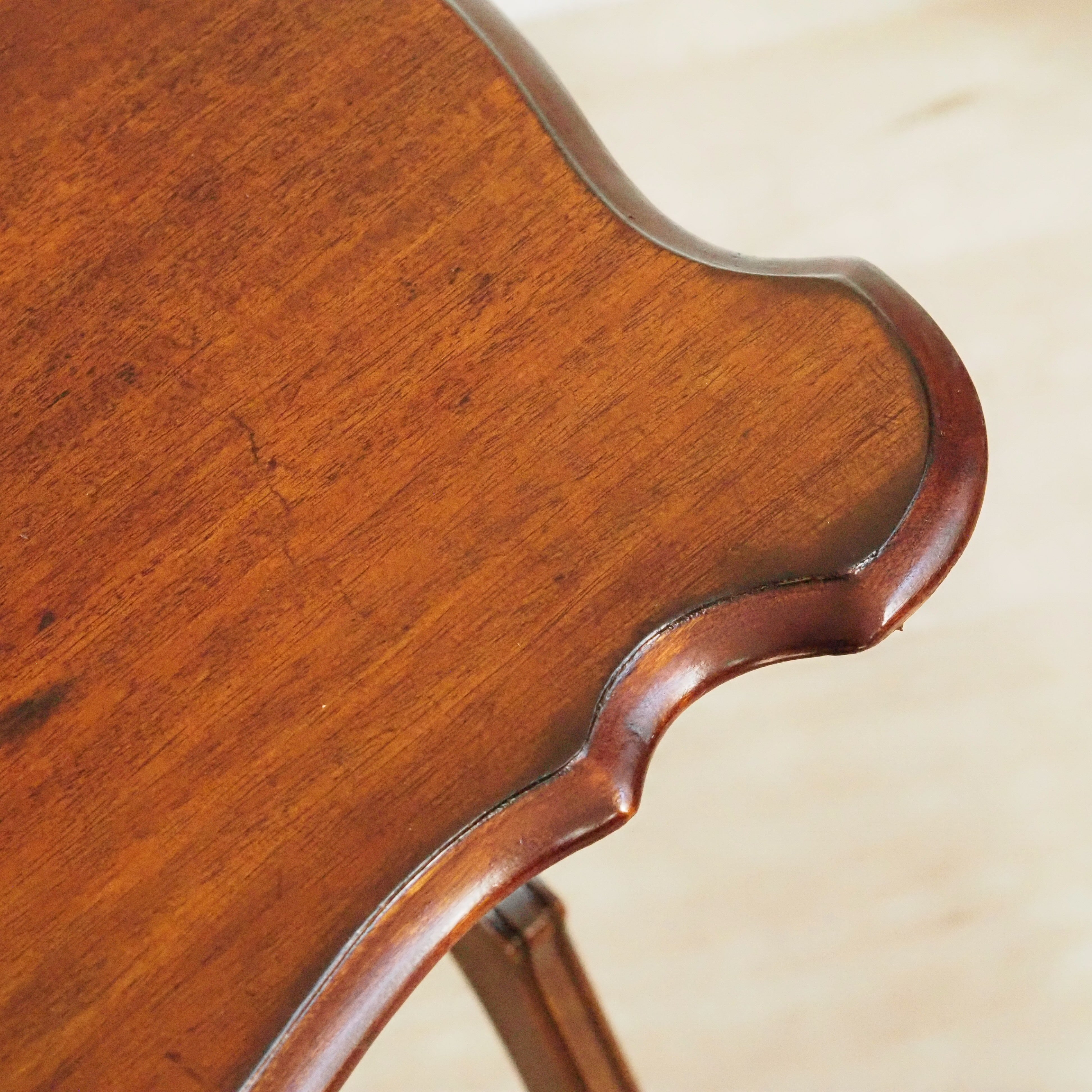 Antiker Beistelltisch Mahagoni um 1900 mit X-Gestell – Gueridon
