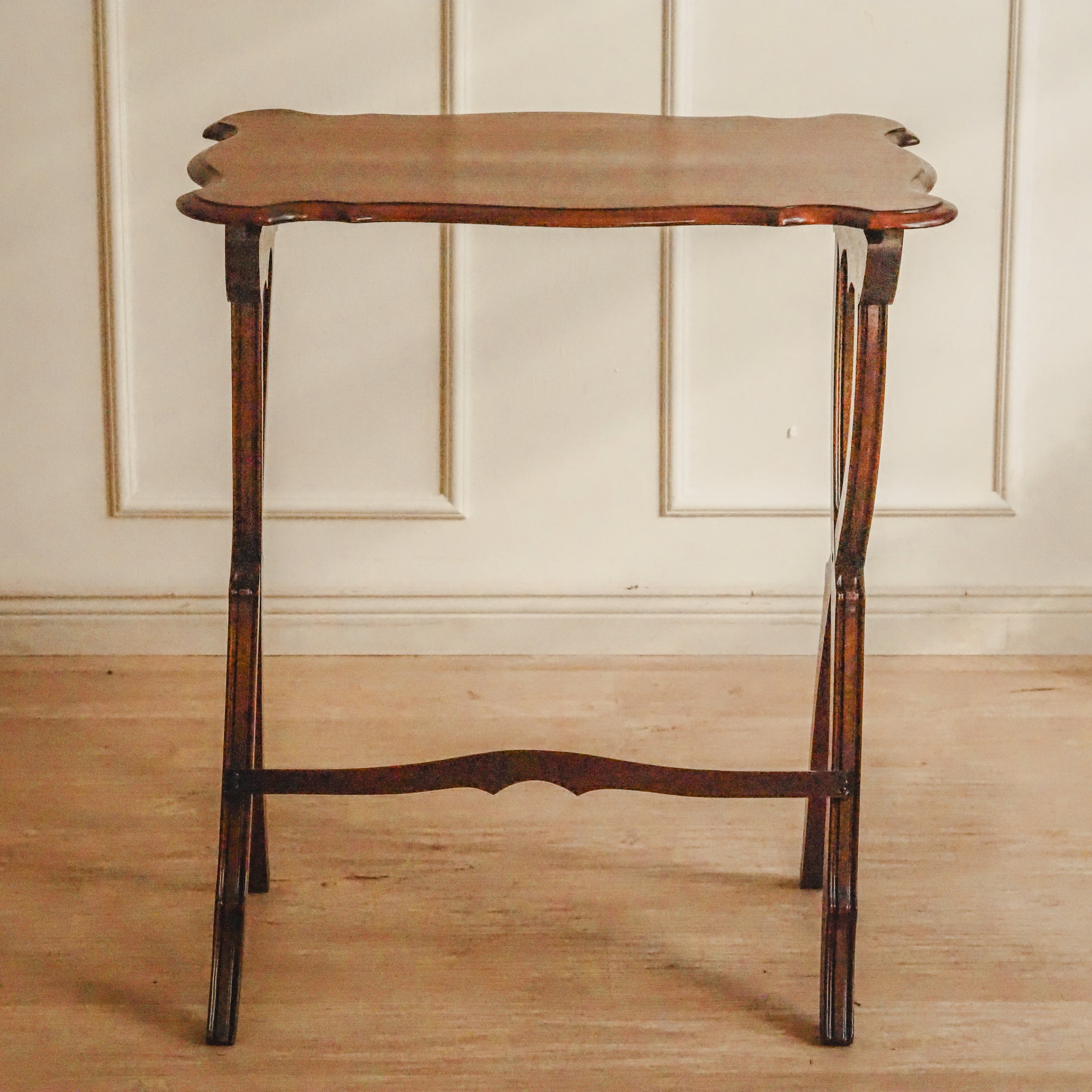 Antiker Beistelltisch Mahagoni um 1900 mit X-Gestell – Gueridon