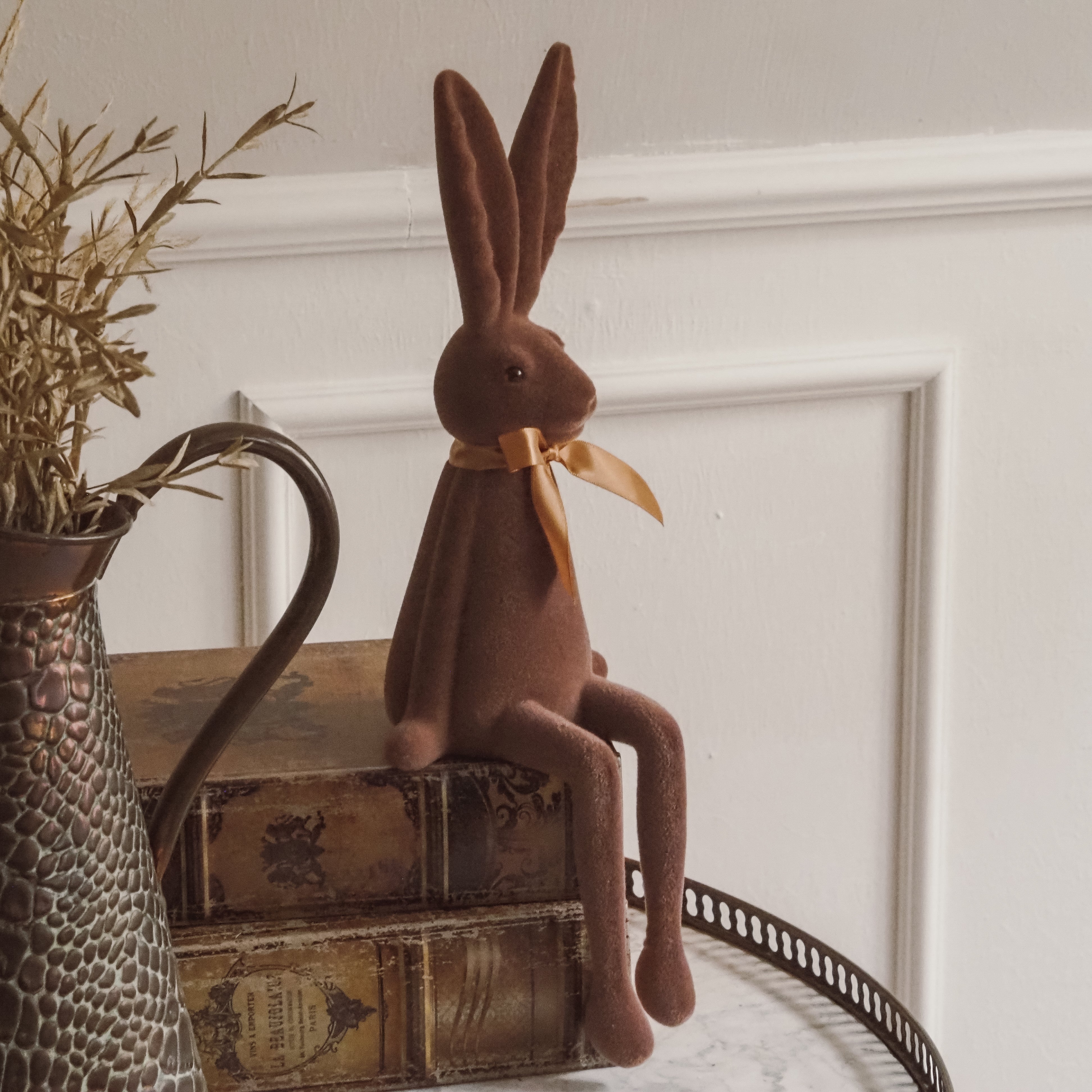 Sitzender Osterhase · geflockte Oberfläche · Frühlings- und Osterfigur