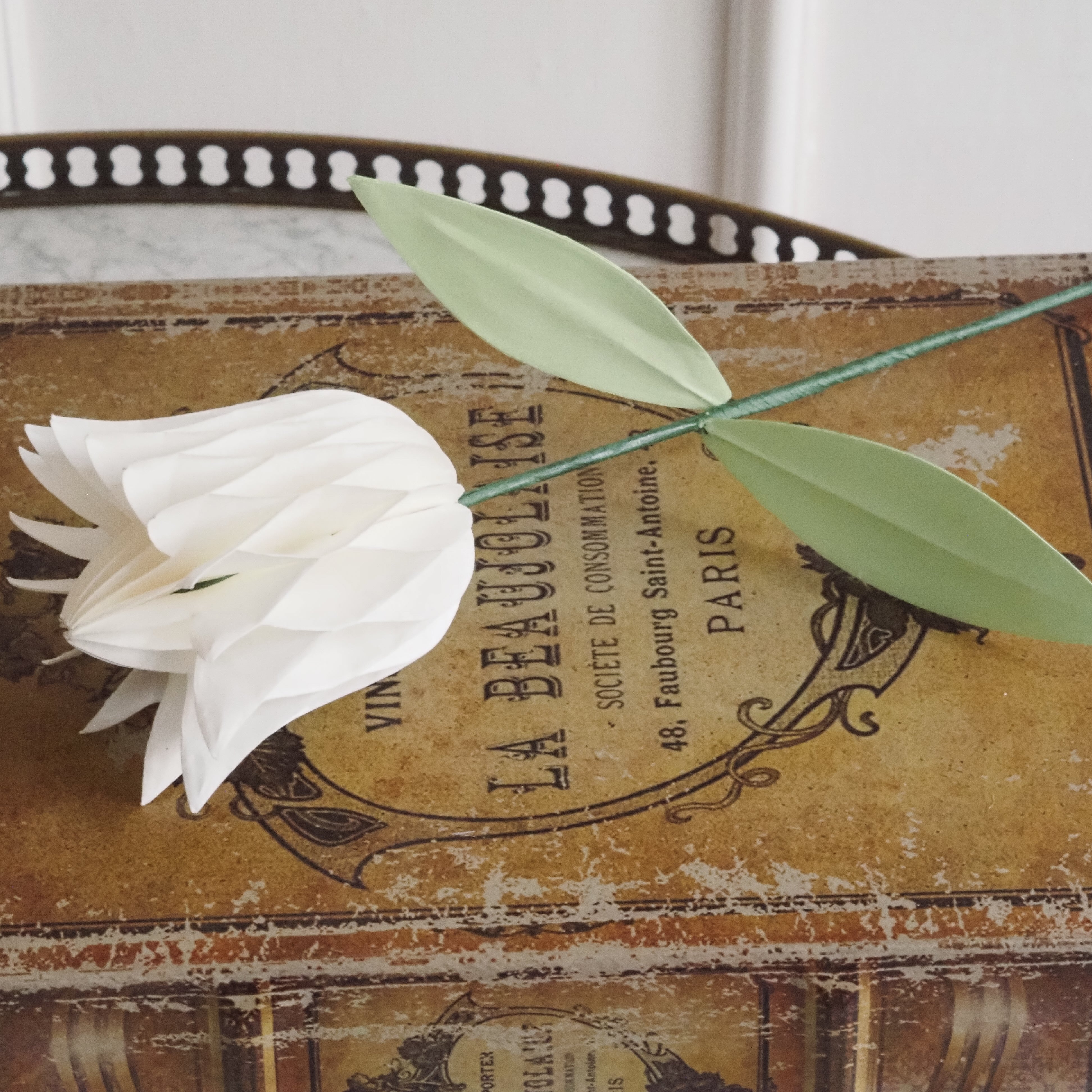 Papiertulpe in Weiß · Faltblüte mit Magnetverschluss / Frühlingsdeko